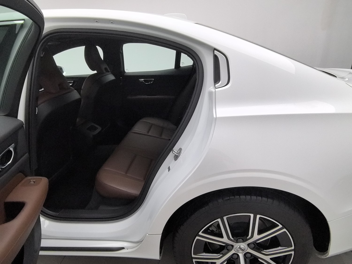 Used Volvo S60 2023 2.0 AT