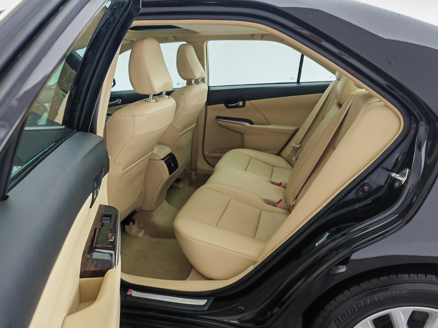 Used Toyota Camry 2015 2.0 AT