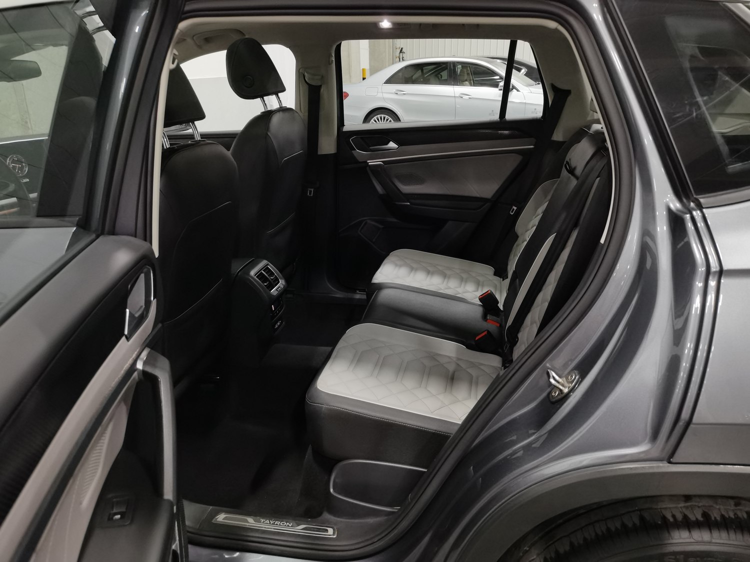Used Volkswagen Tayron 2023 1.5 AT