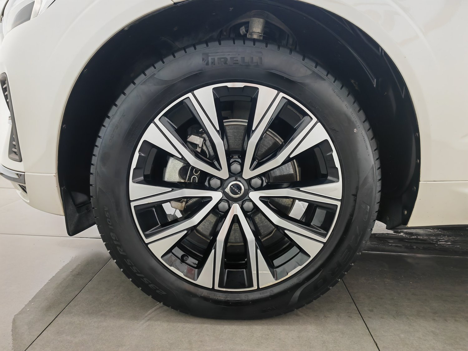 Used Volvo XC60 2024 2.0 AT