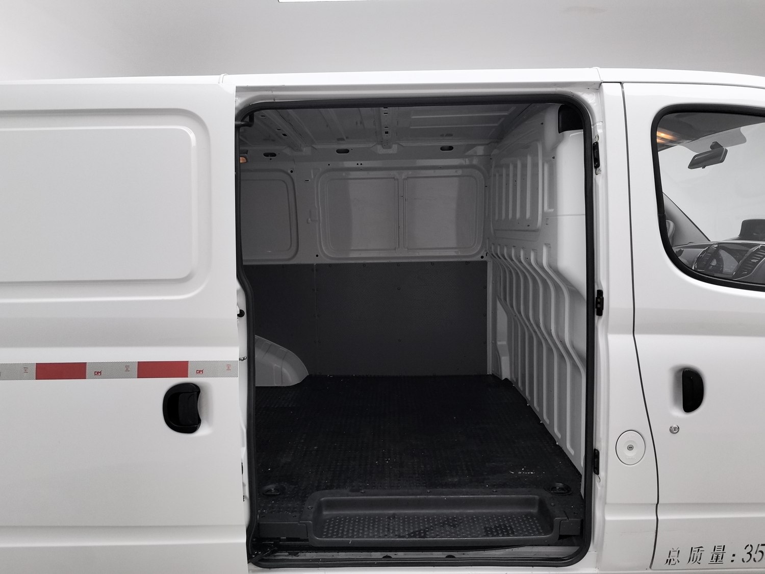 Used SAIC MAXUS V80 2023 2.0 MT