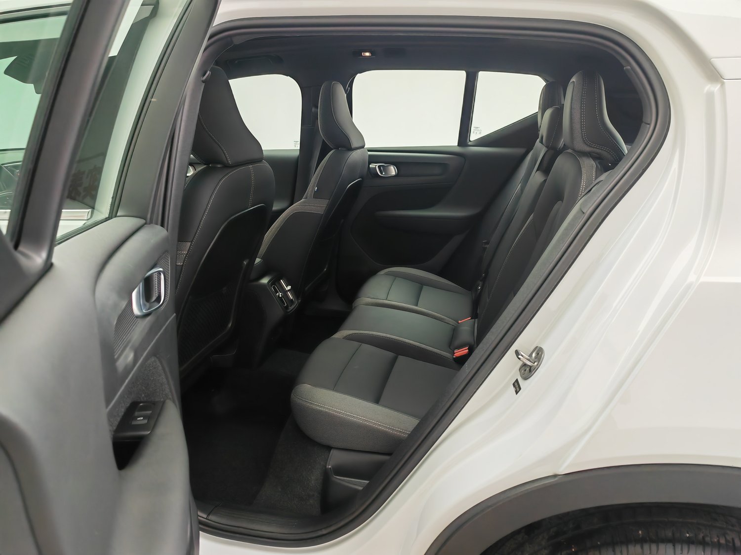 Used Volvo XC40 2023 2.0 AT