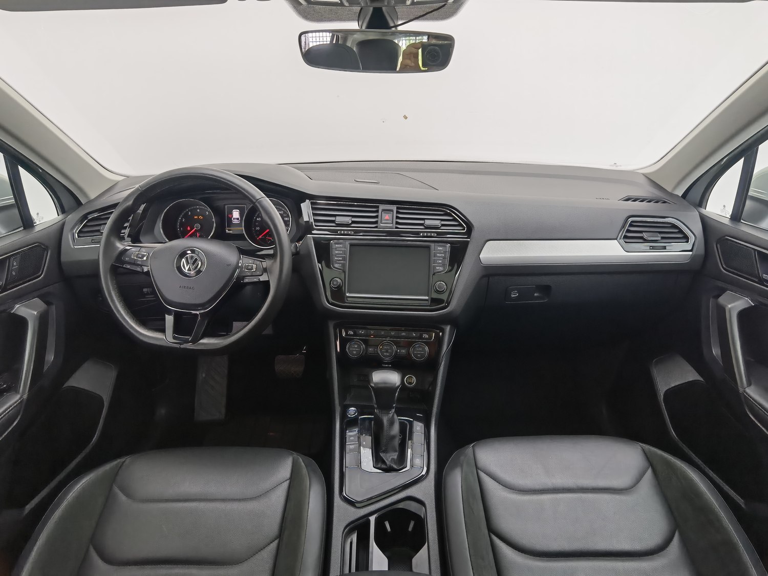 Used Volkswagen Tiguan L 2018 2.0 AT