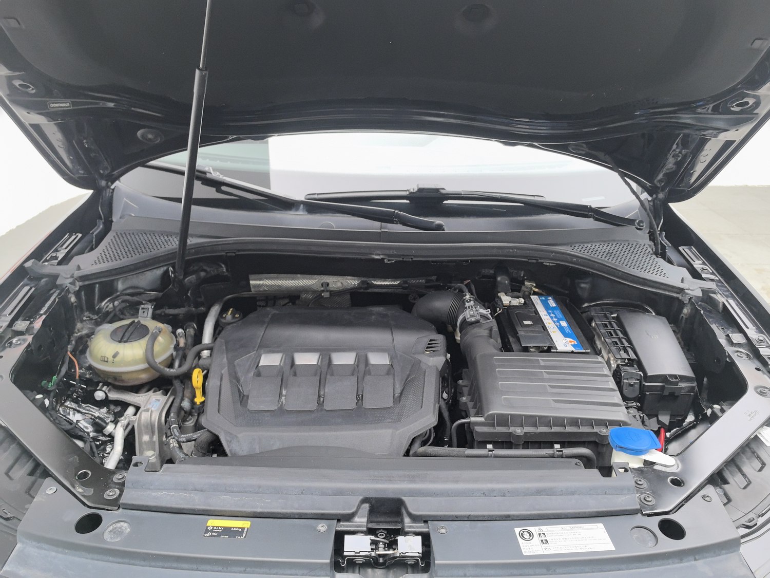Used Volkswagen Tiguan L 2022 2.0 AT