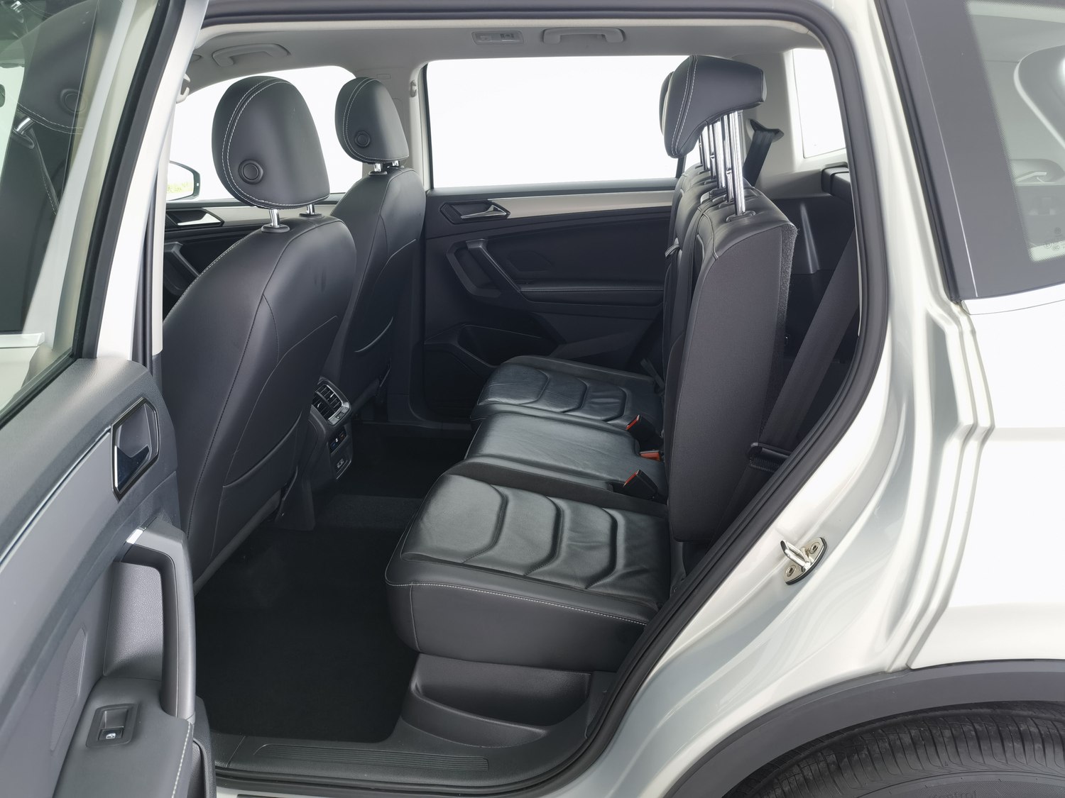 Used Volkswagen Tiguan L 2018 2.0 AT