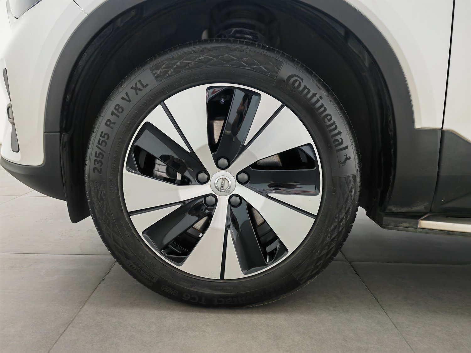 Used Volvo XC40 2023 2.0 AT