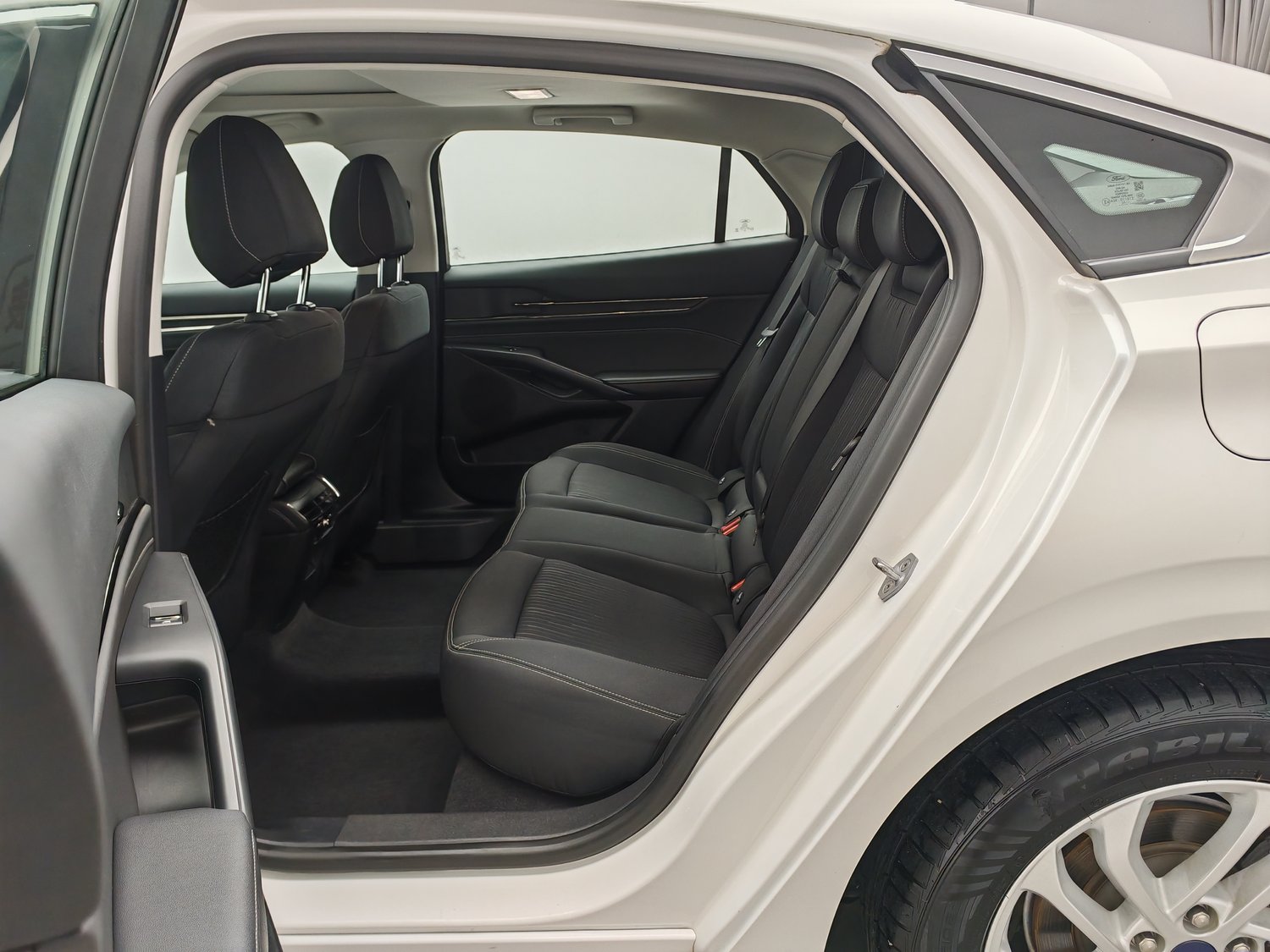 Used Ford Mondeo 2022 2.0 AT