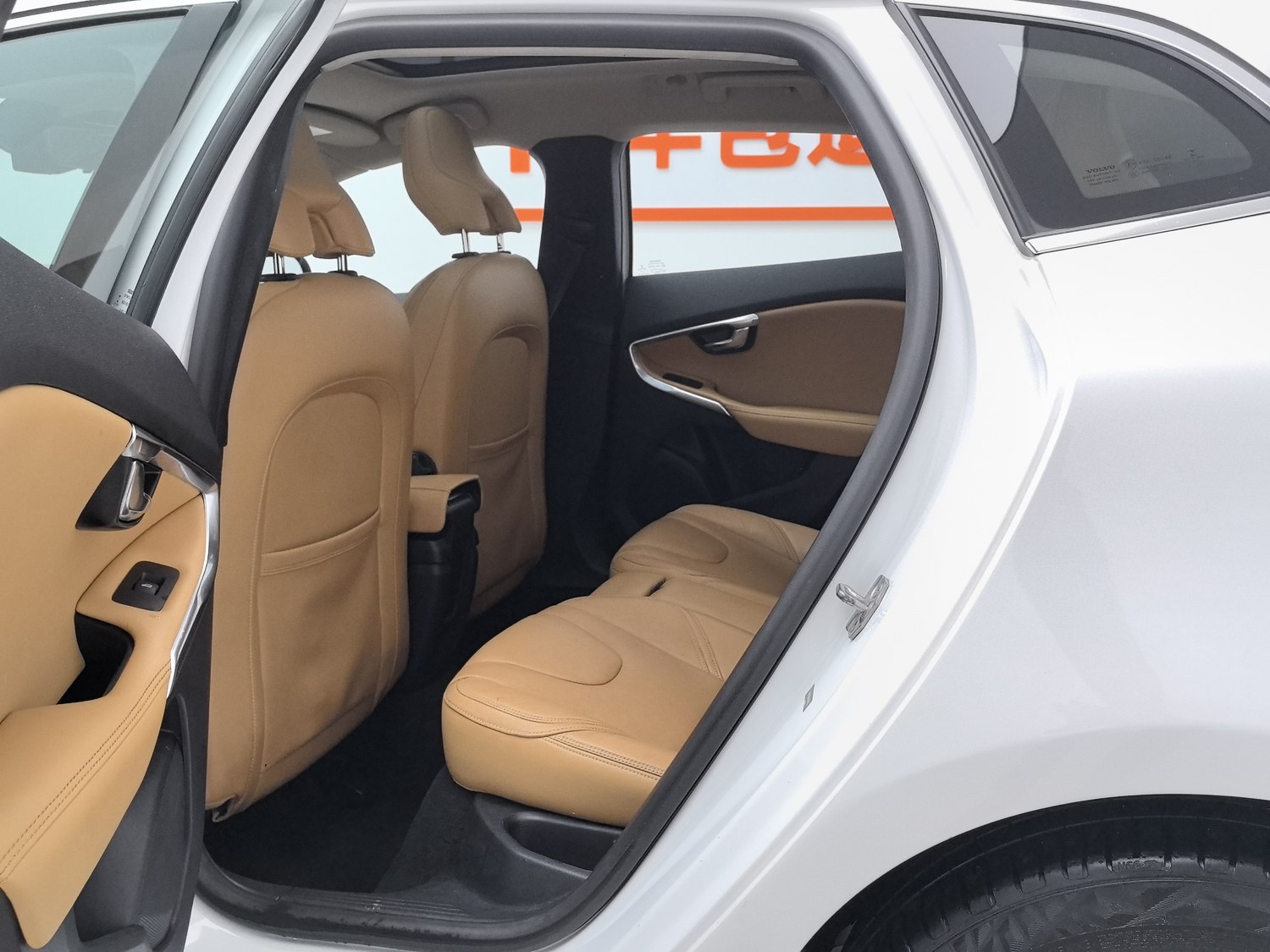 Used Volvo V40 2017 1.5 AT