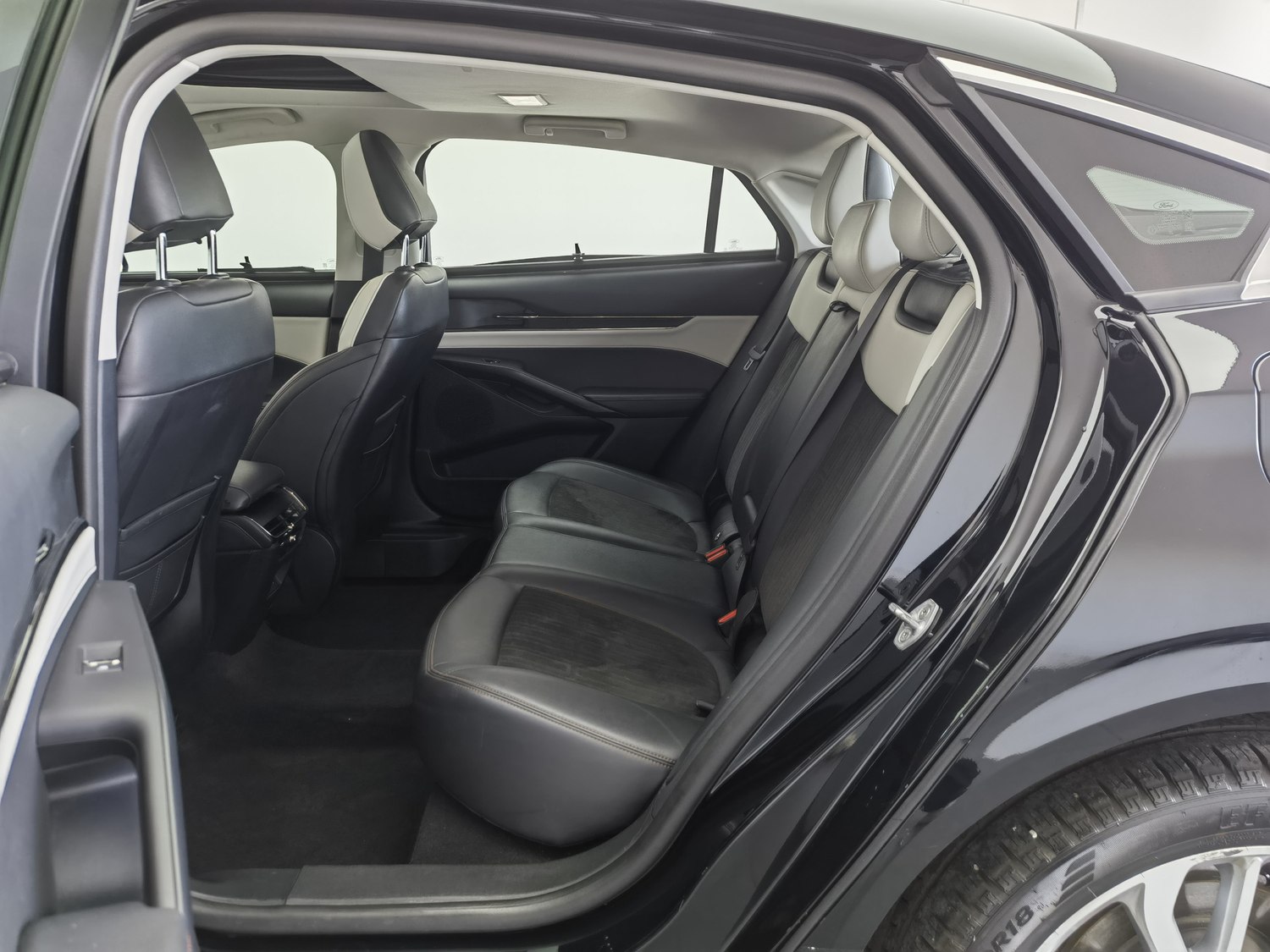 Used Ford Mondeo 2022 2.0 AT
