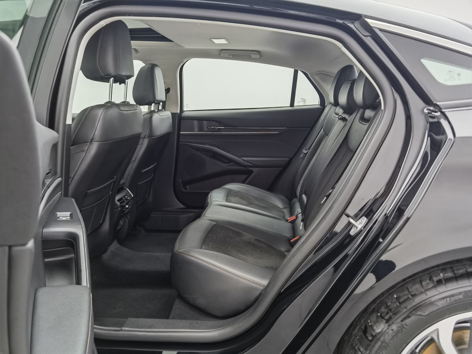 Used Ford Mondeo 2022 2.0 AT