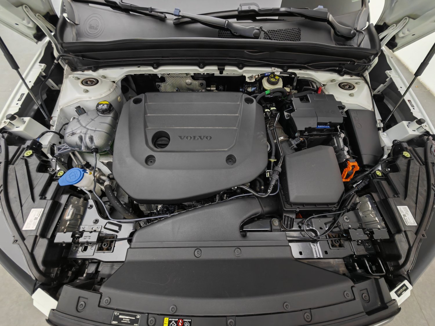 Used Volvo XC40 2023 2.0 AT
