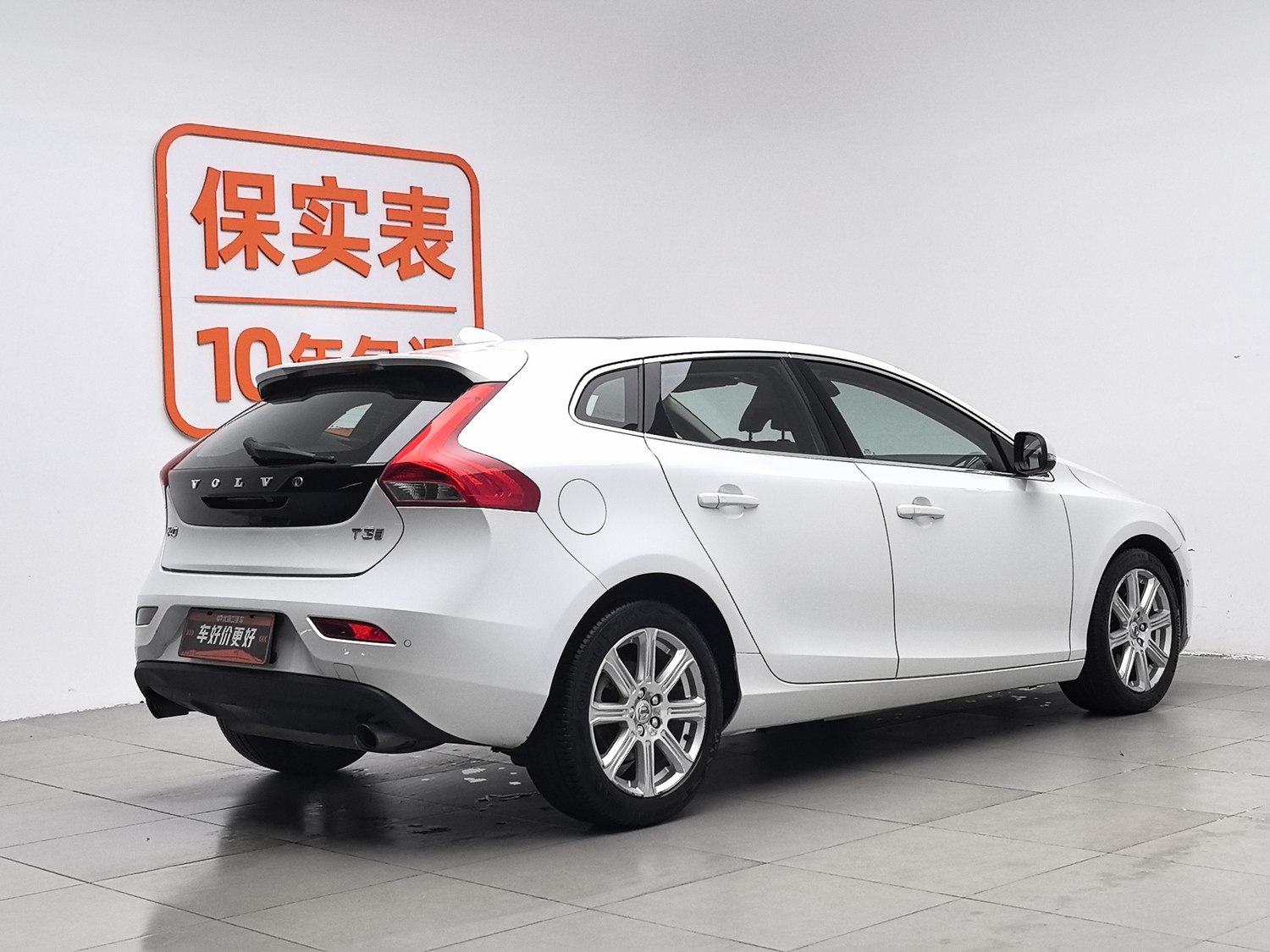 Used Volvo V40 2017 1.5 AT