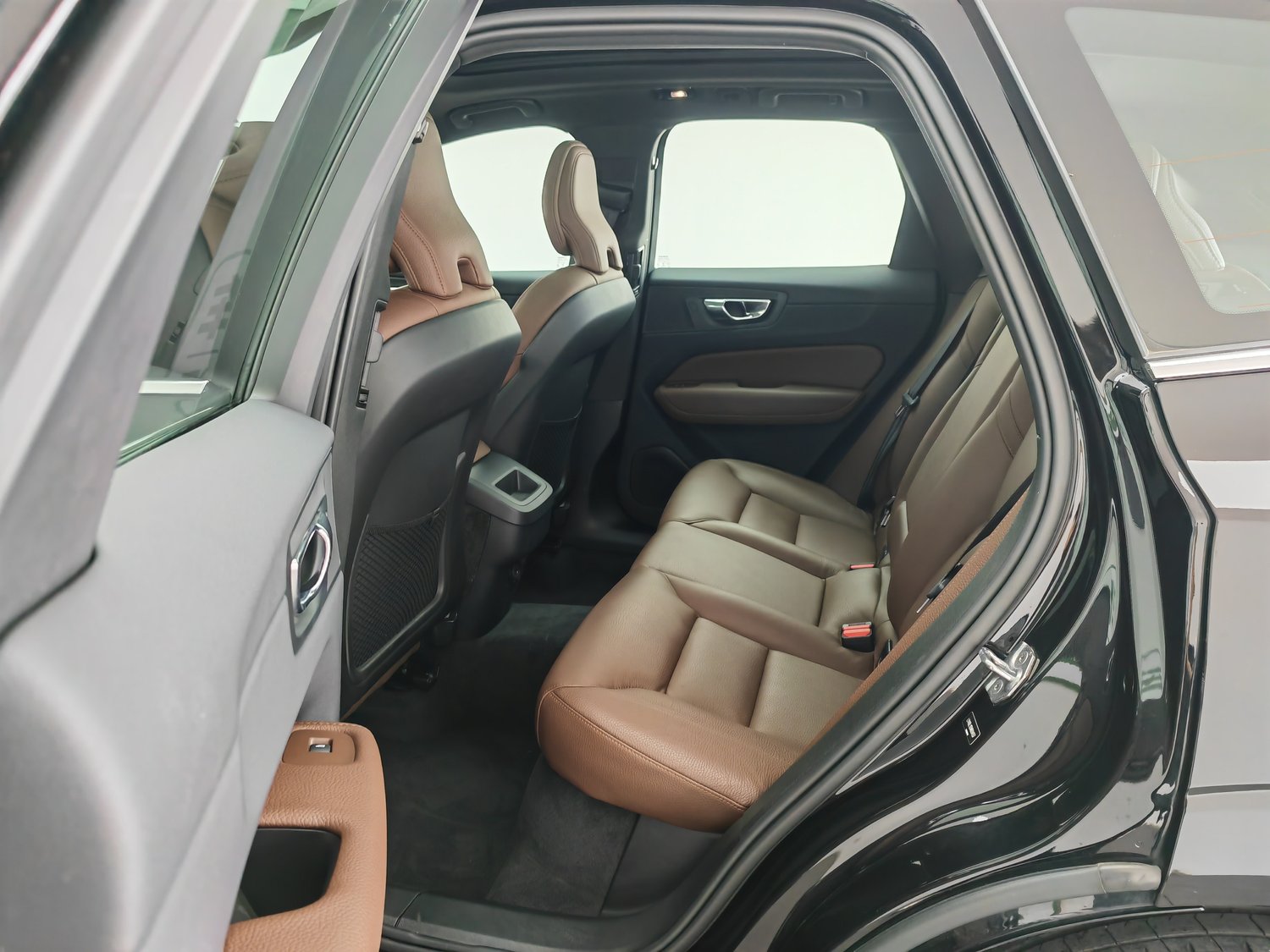 Used Volvo XC60 2022 2.0 AT