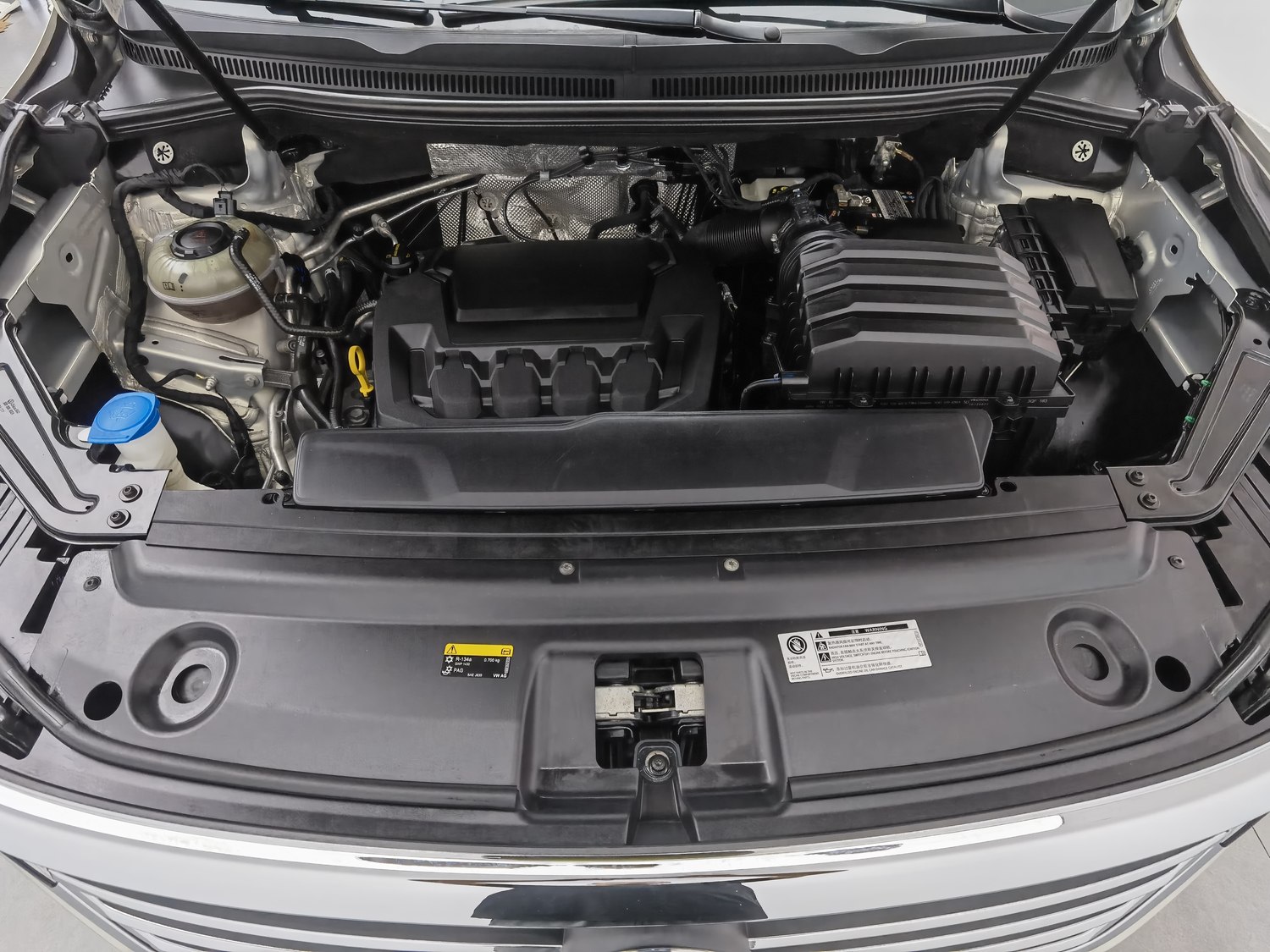 Used Volkswagen Viloran 2024 2.0 AT