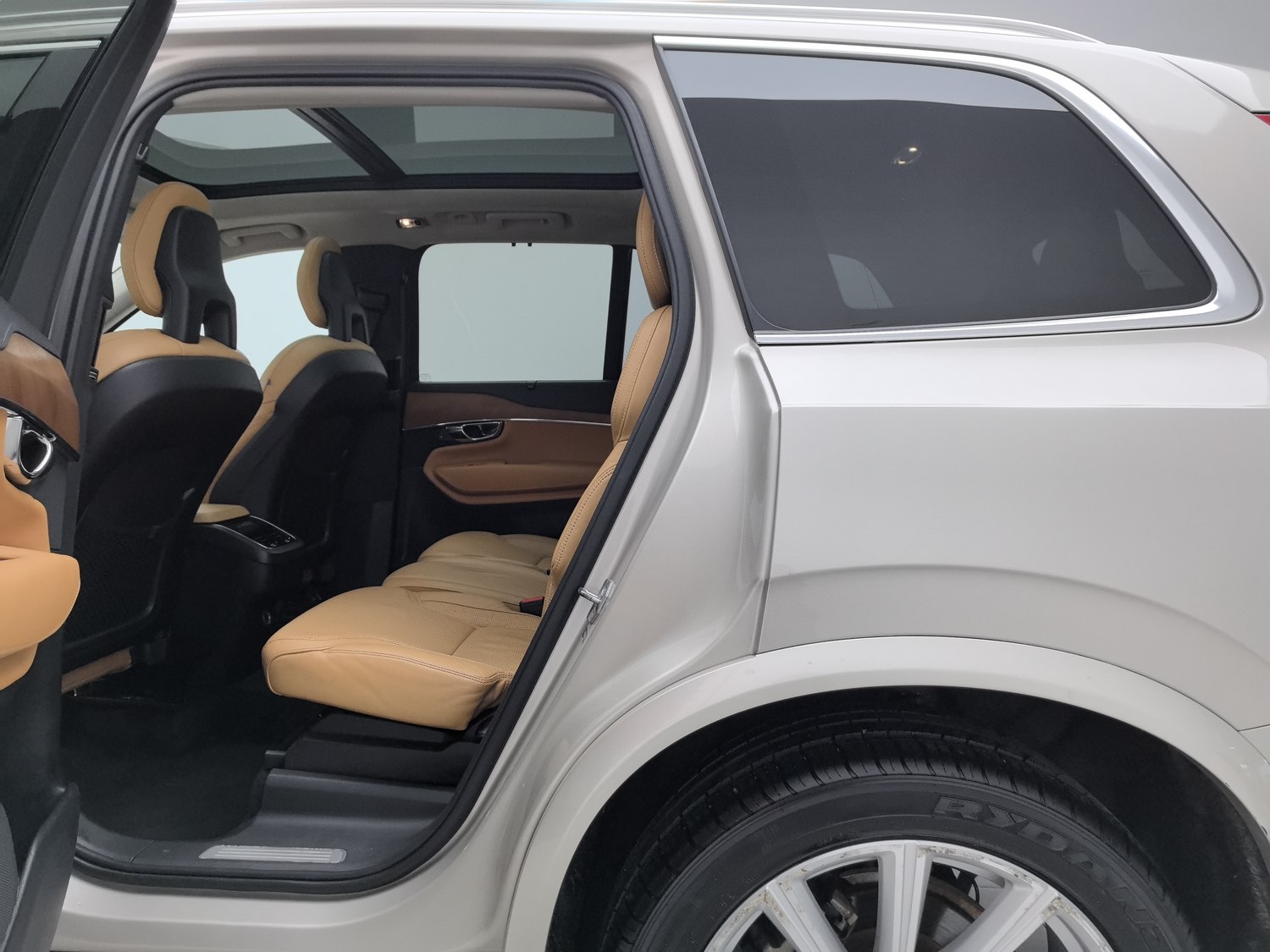 Used Volvo XC90 2015 2.0 AT