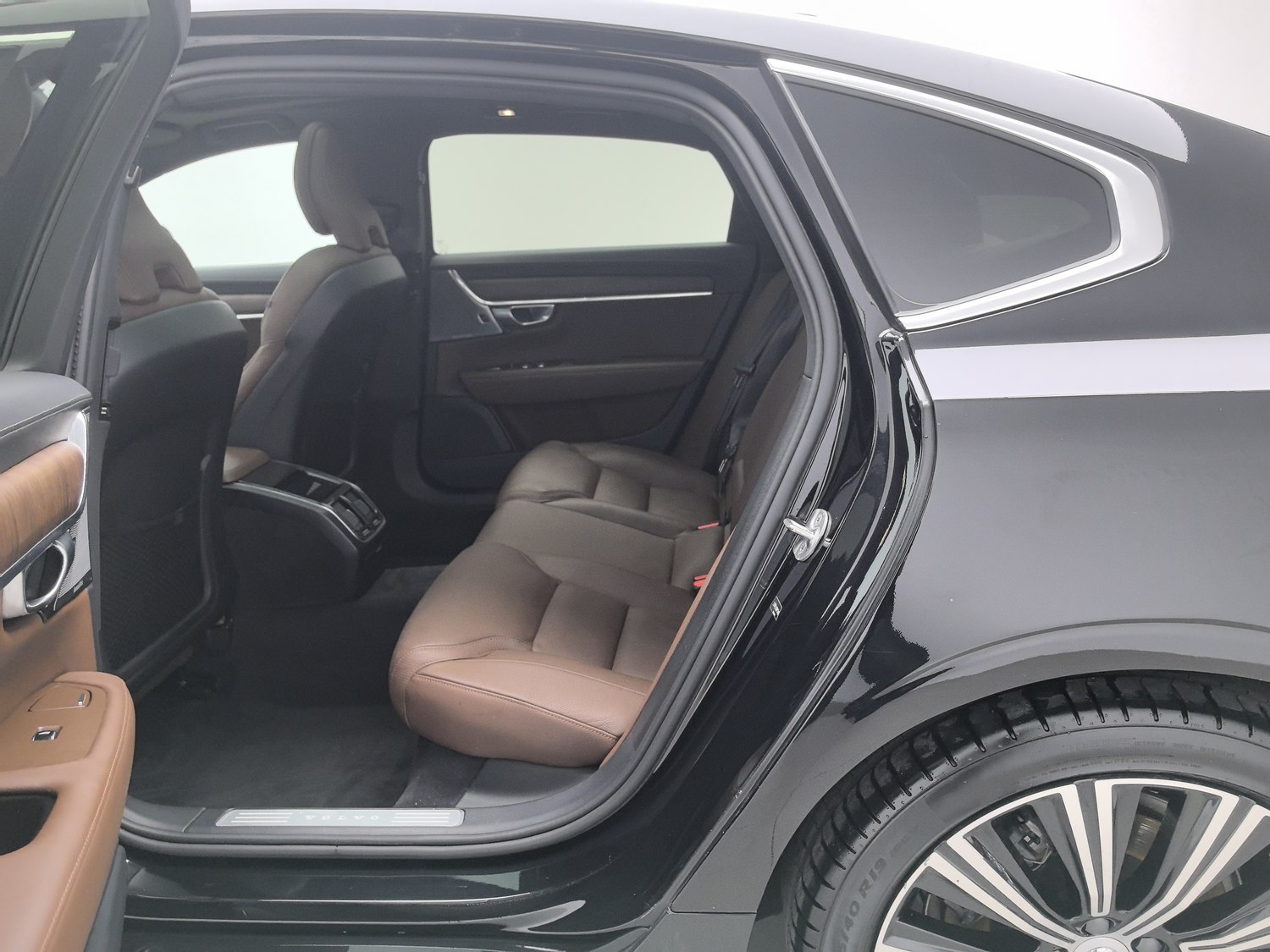 Used Volvo S90 2023 2.0 AT