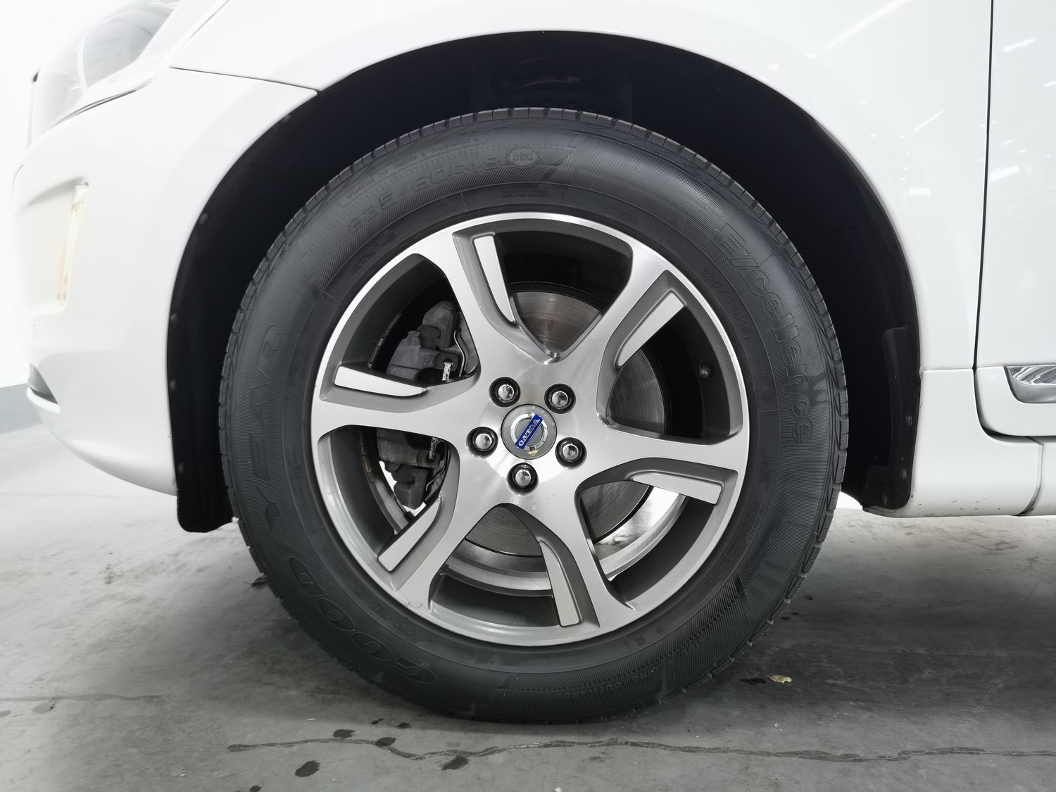 Used Volvo XC60 2015 2.0 AT