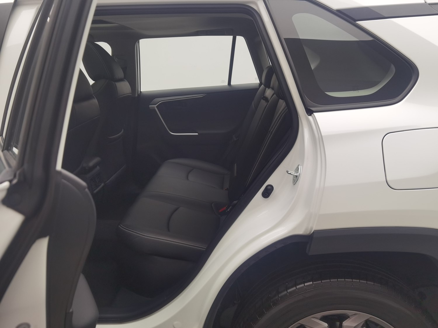 Used Toyota RAV4 2023 2.5 AT