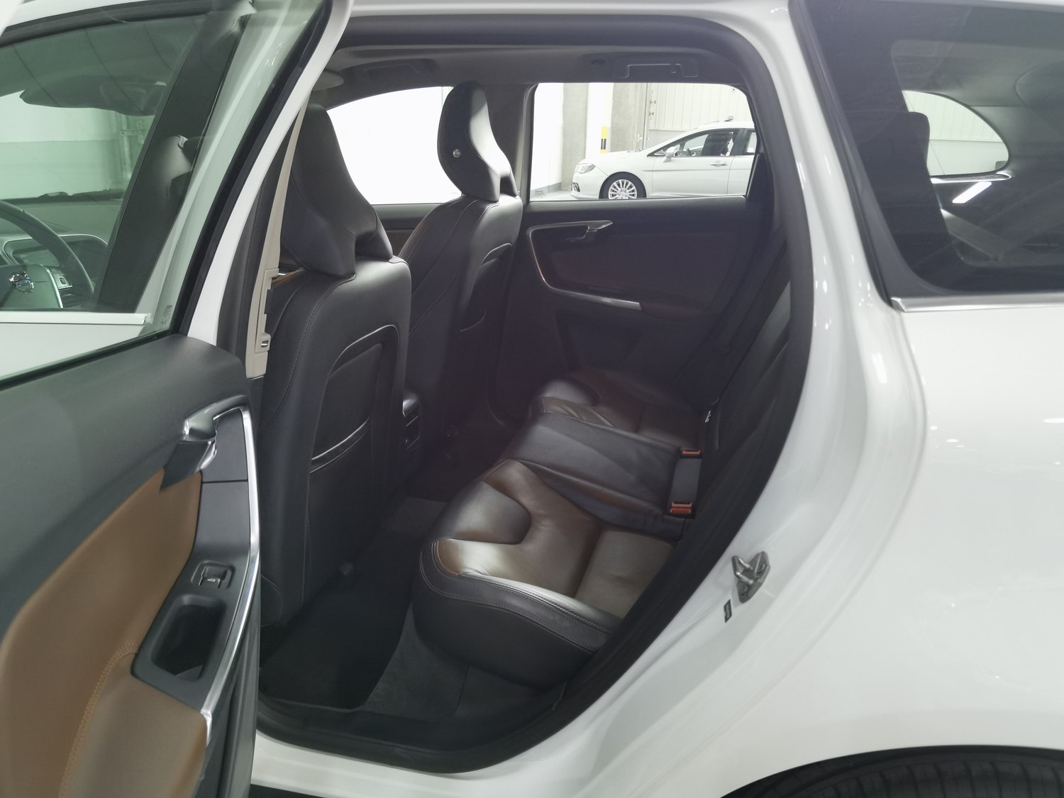 Used Volvo XC60 2015 2.0 AT