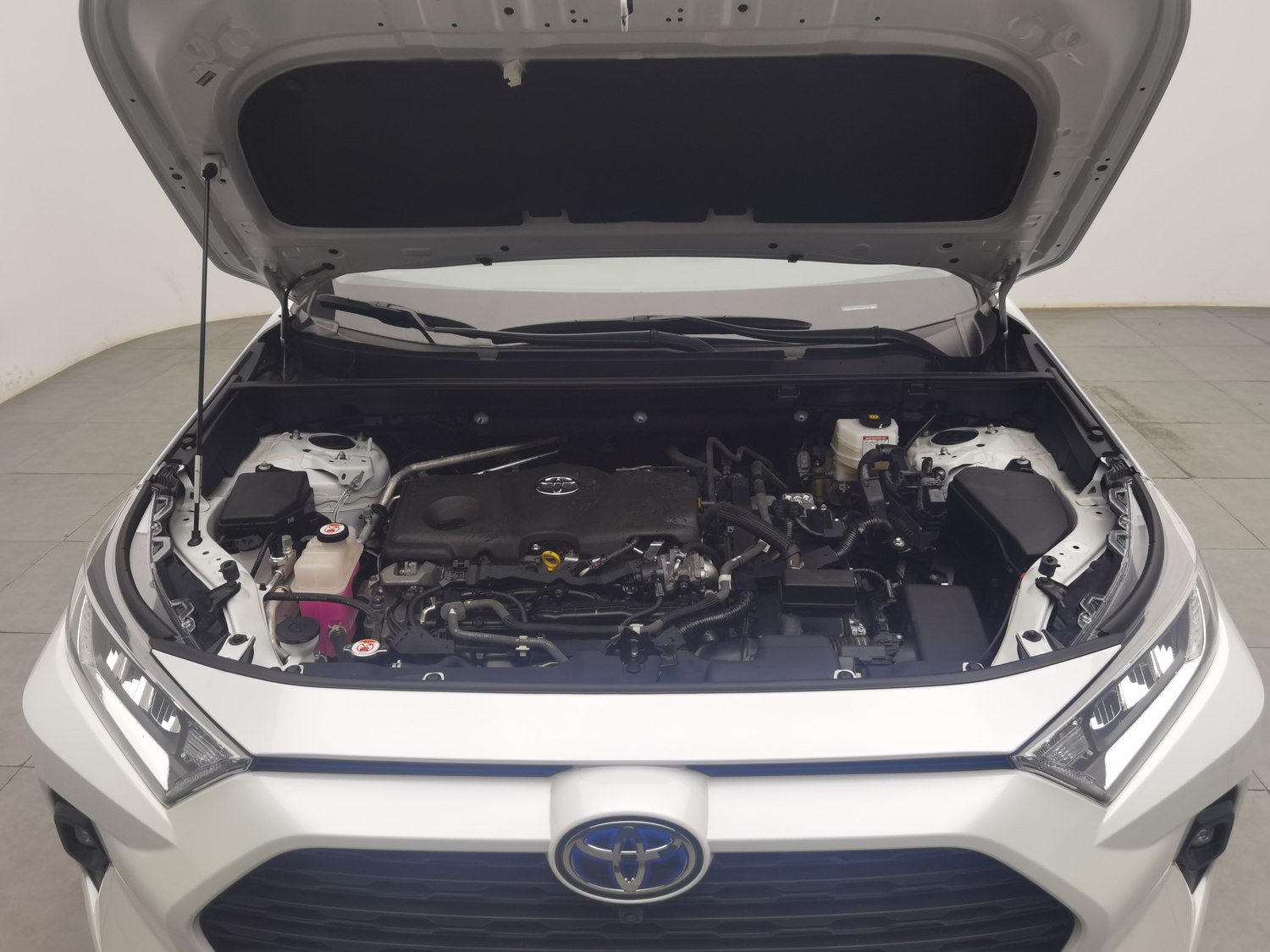 Used Toyota RAV4 2023 2.5 AT