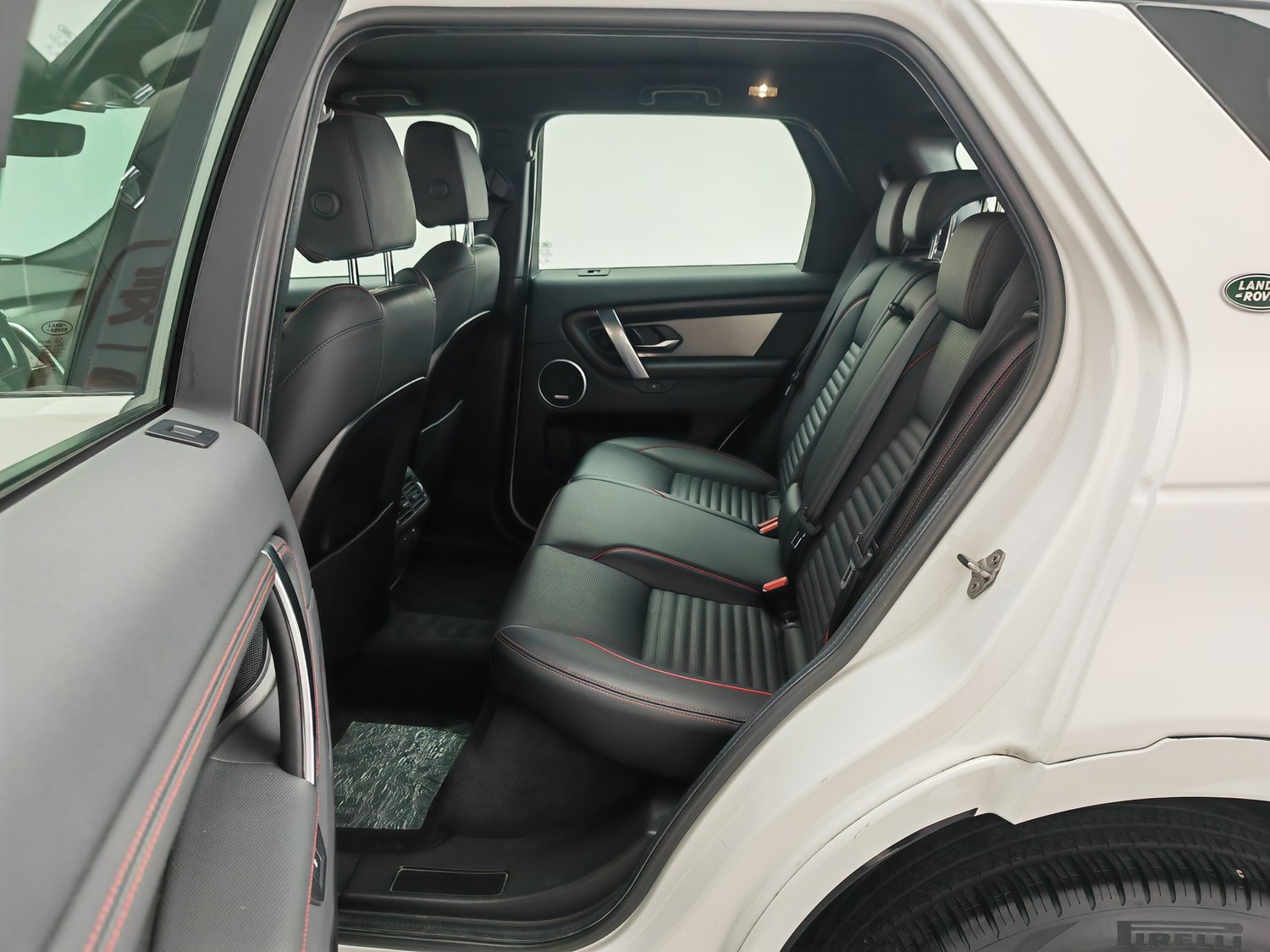 Used Land Rover Discovery 2022 2.0 AT