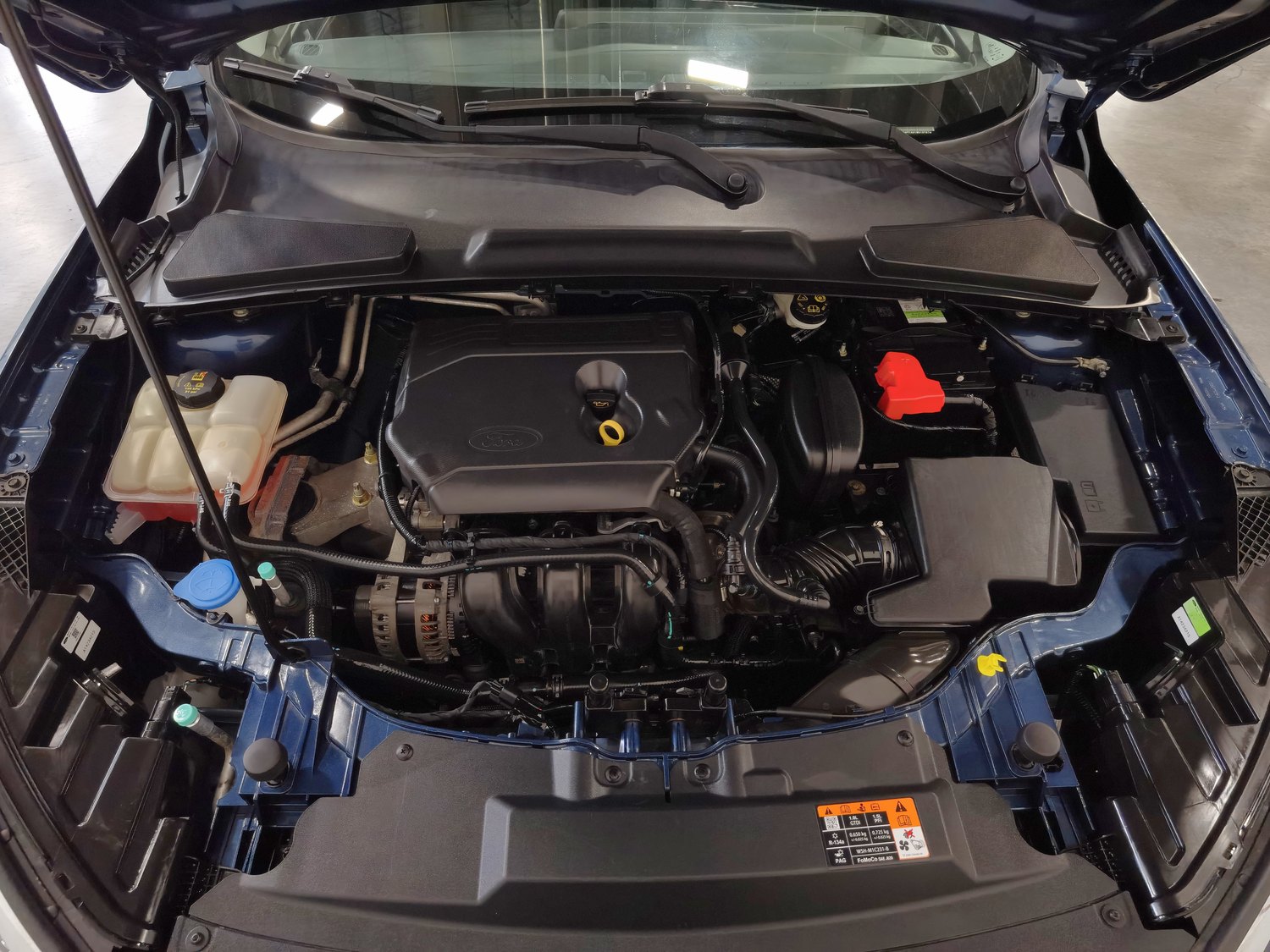 Подержанный Ford Escort 2021 года выпуска, 1.5 л, автоматическая коробка передач.