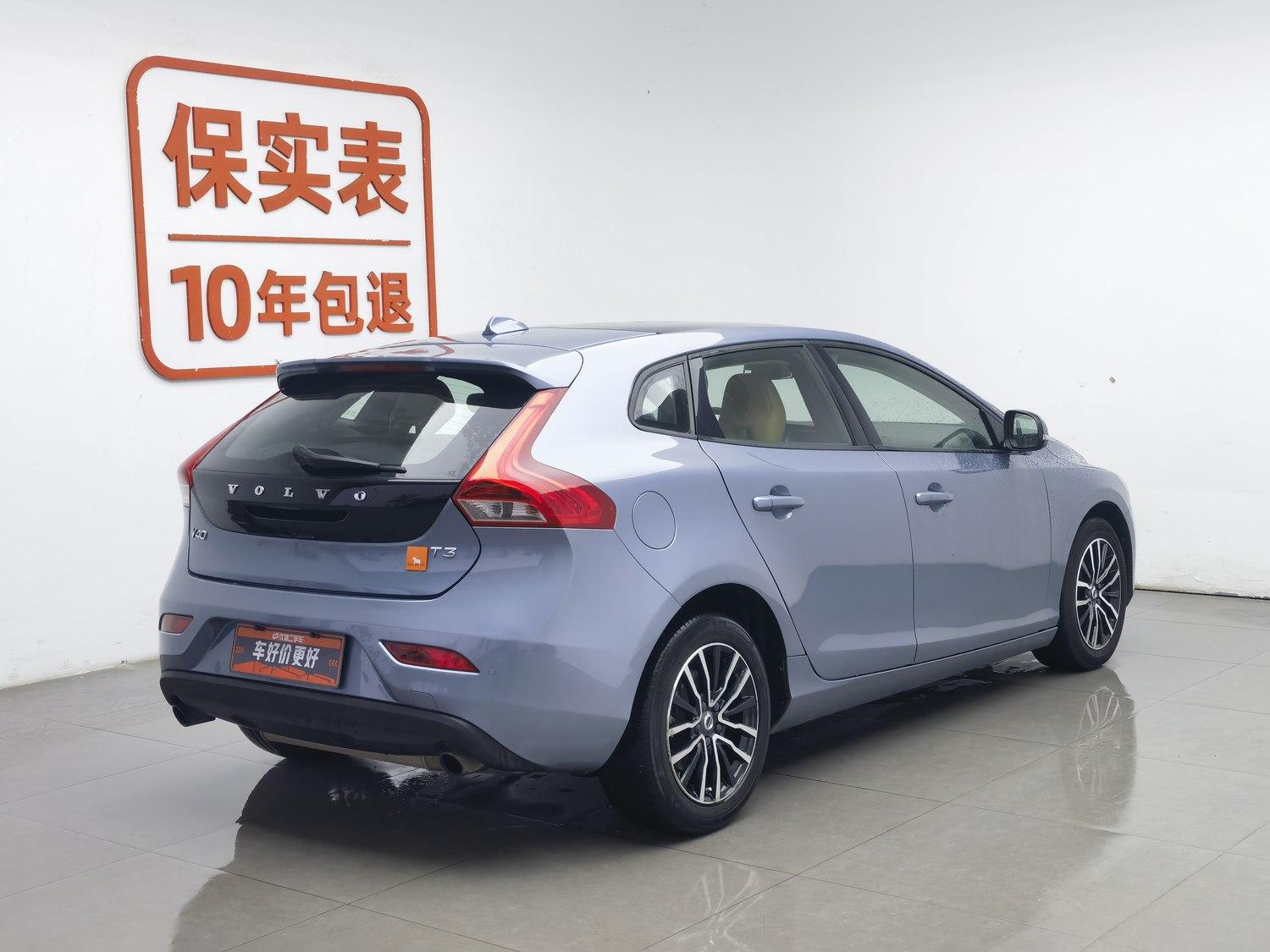 Used Volvo V40 2017 1.5 AT