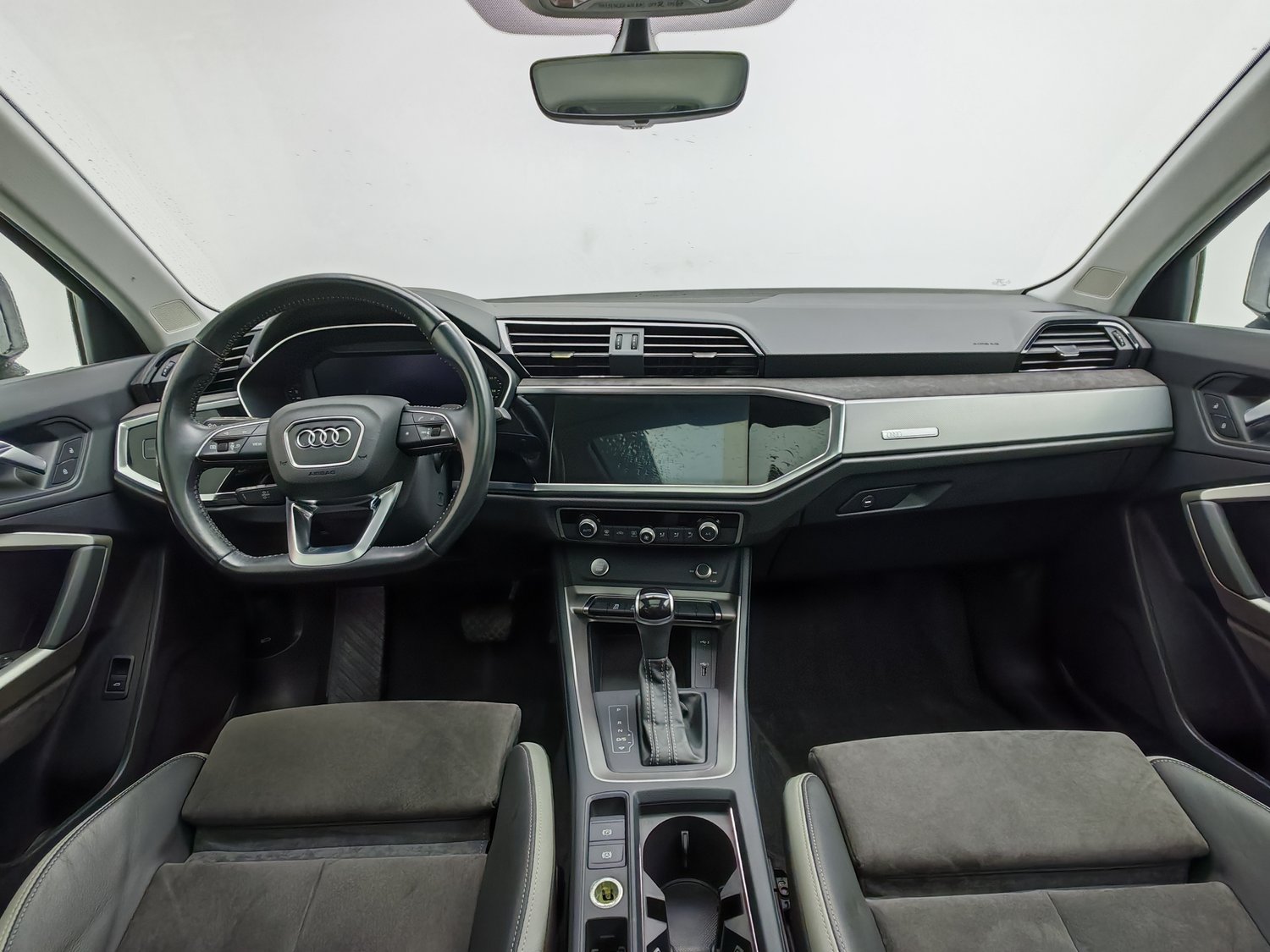 Used Audi Q3 2020 1.4 AT