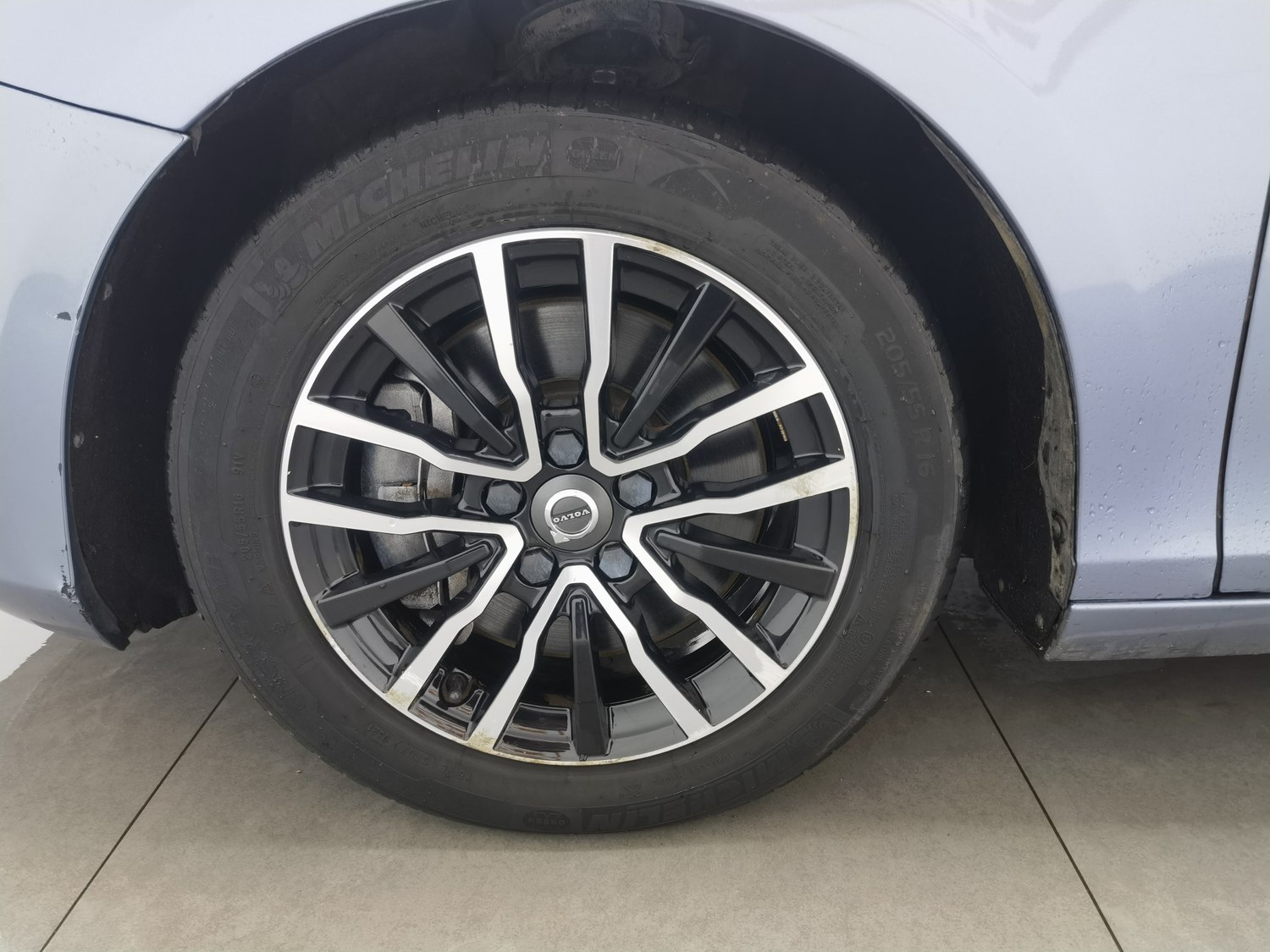 Used Volvo V40 2017 1.5 AT