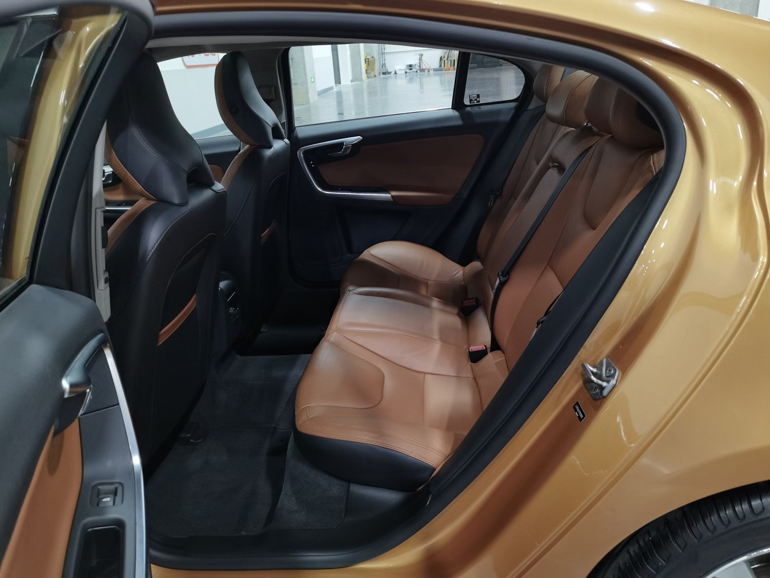 Used Volvo S60 2015 2.0 AT
