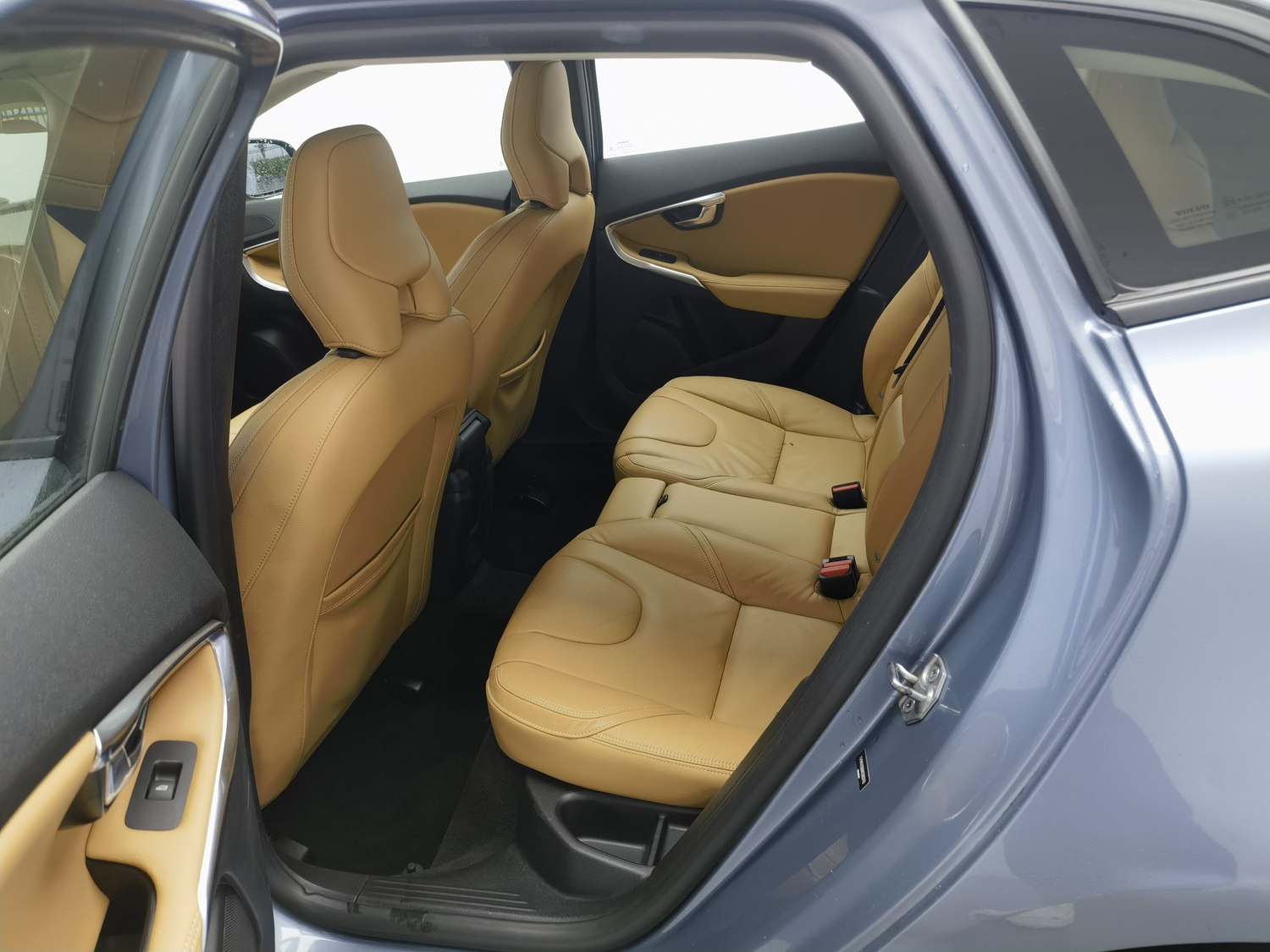 Used Volvo V40 2017 1.5 AT