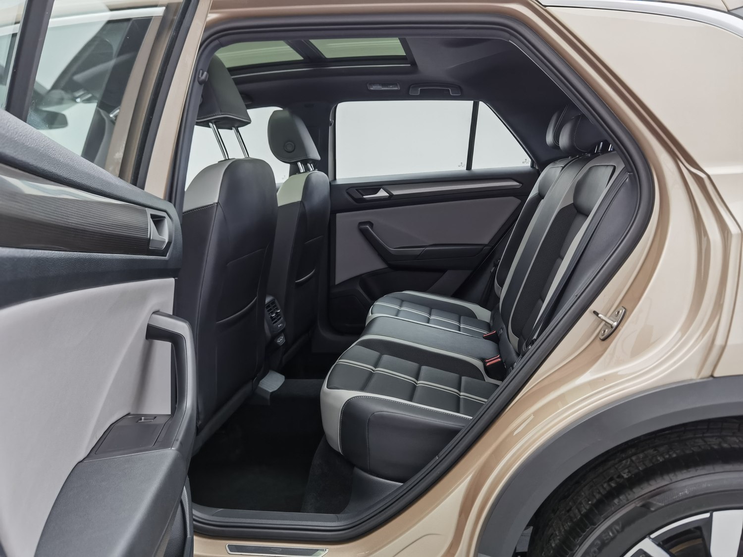 Used Volkswagen T-ROC Tange 2023 1.5 AT