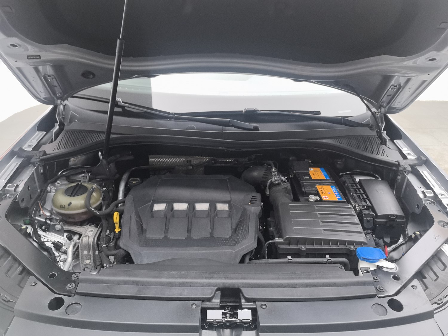 Used Volkswagen Tiguan X 2022 2.0 AT