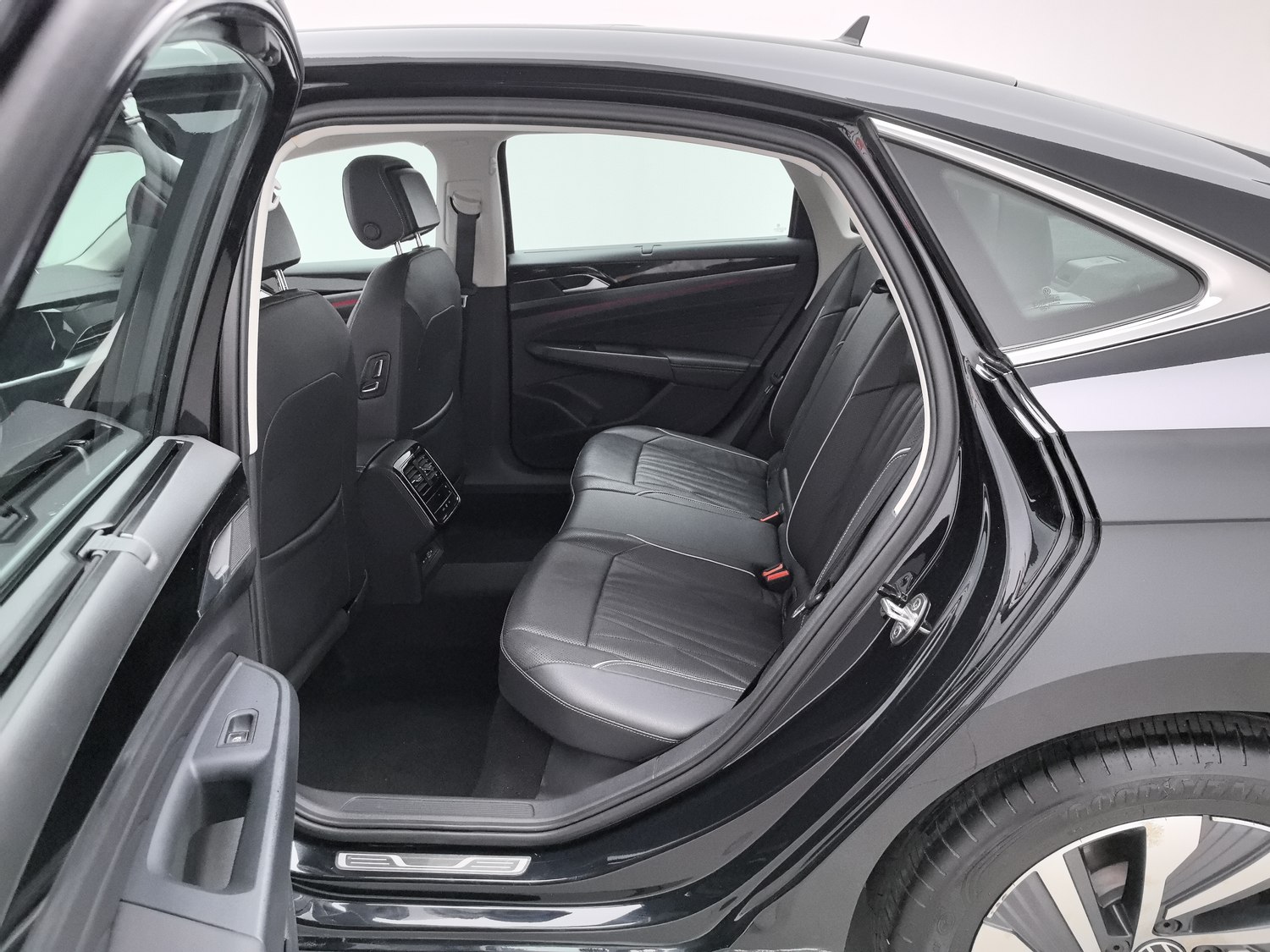 Used Volkswagen Passat NEV 2022 1.4 AT