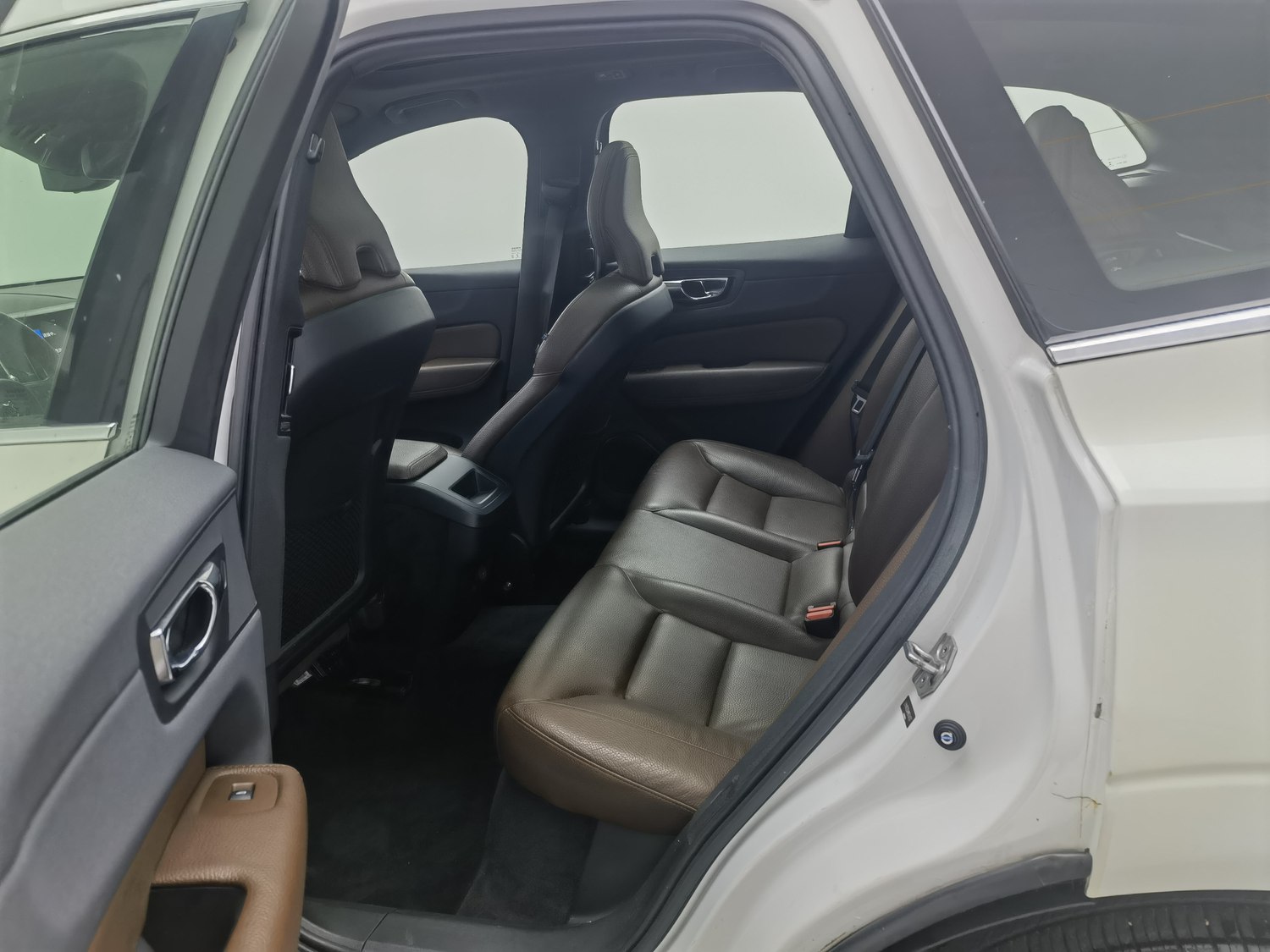 Used Volvo XC60 2021 2.0 AT