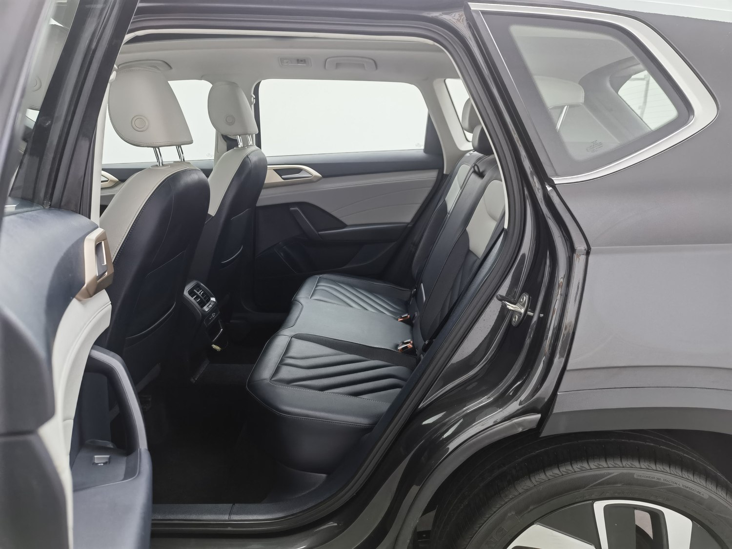 Used Volkswagen Tharu 2023 1.5 AT