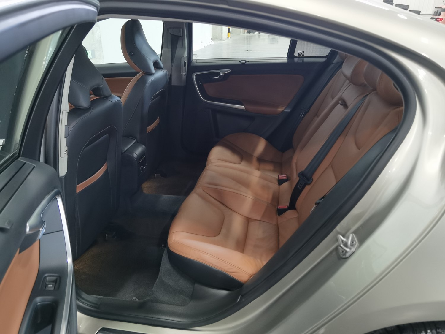 Used Volvo S60 2015 2.0 AT