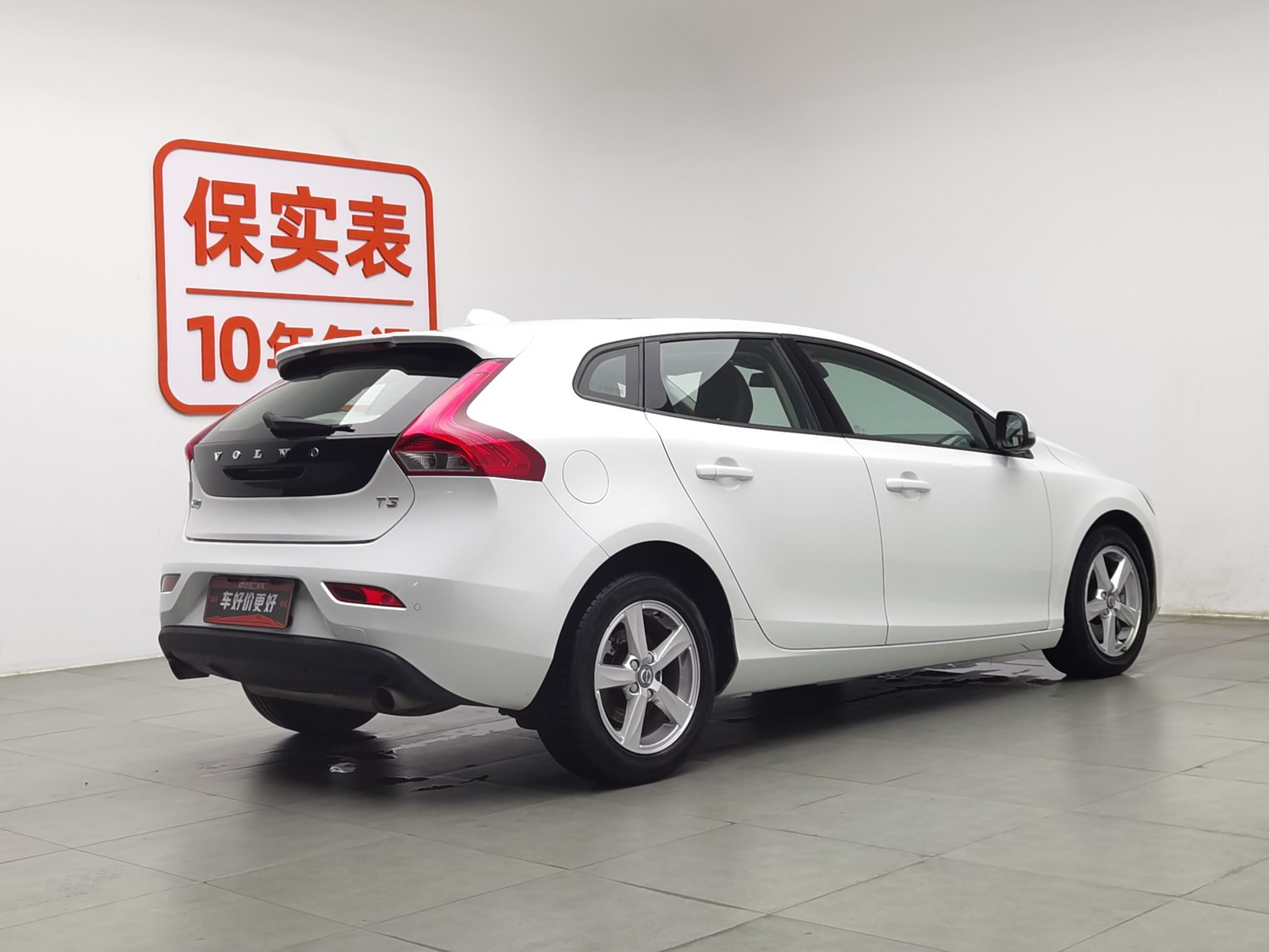 Used Volvo V40 2016 1.5 AT