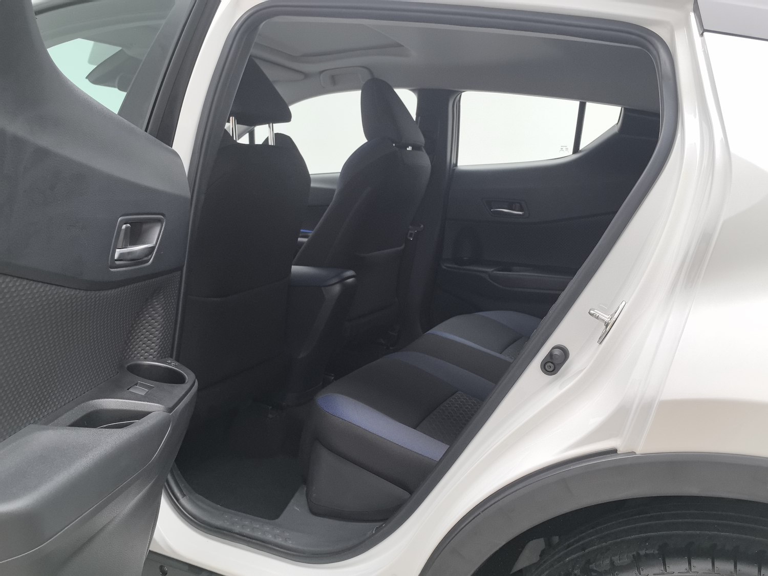 Used Toyota C-HR 2021 2.0 AT