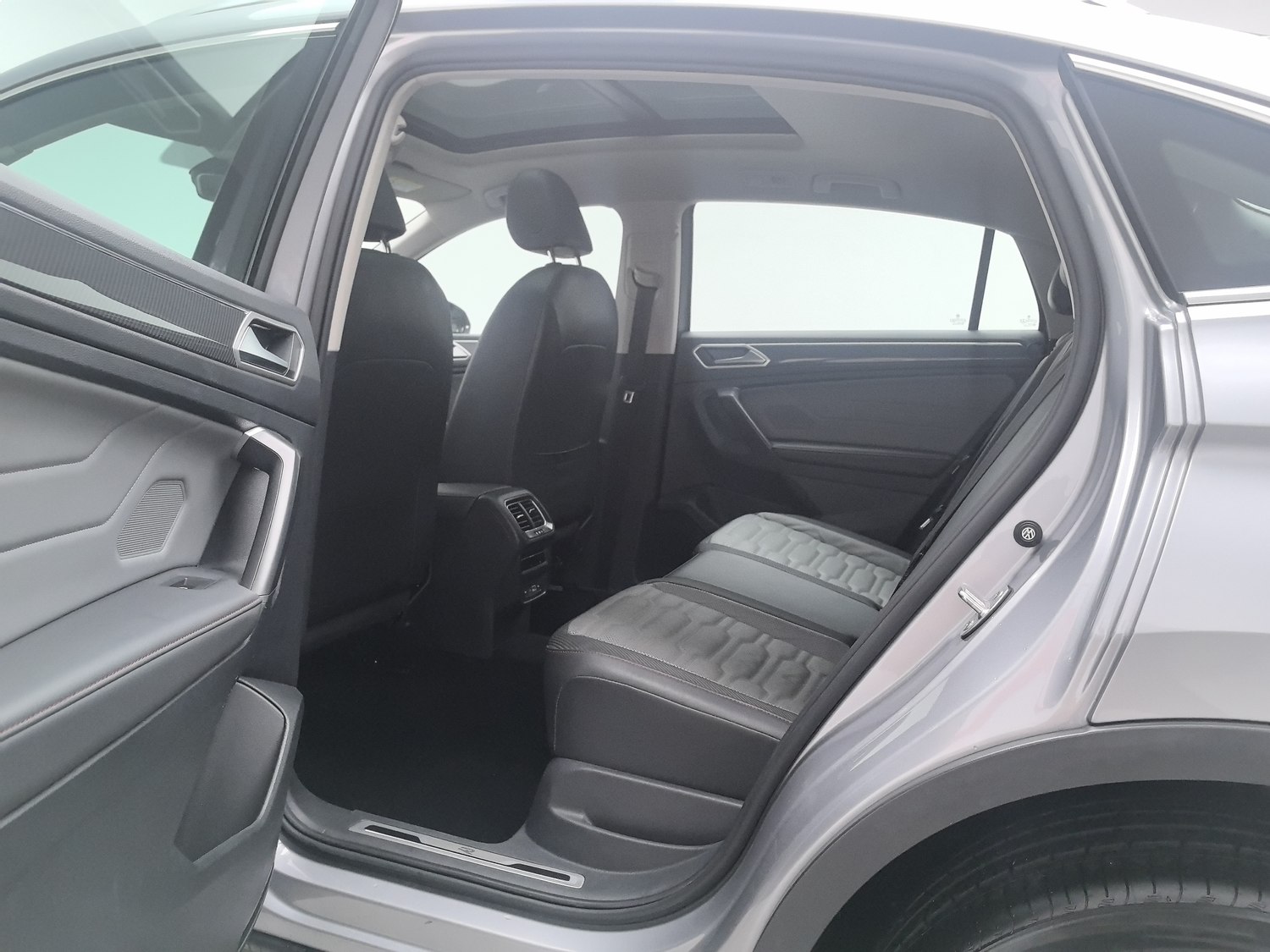Used Volkswagen Tiguan X 2022 2.0 AT