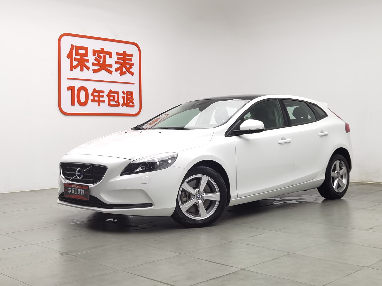 Used Volvo V40 2016 1.5 AT