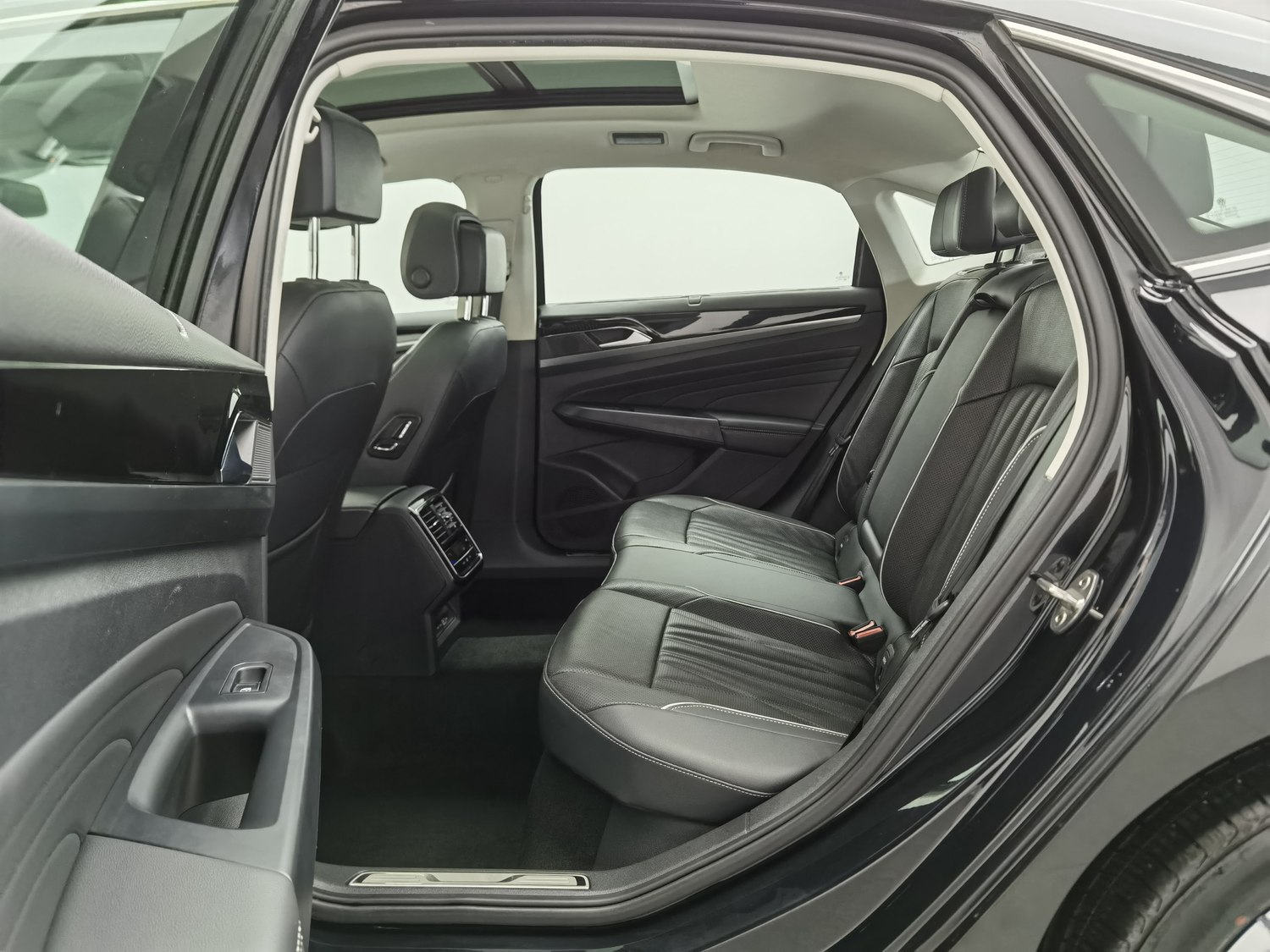 Used Volkswagen Passat NEV 2022 1.4 AT