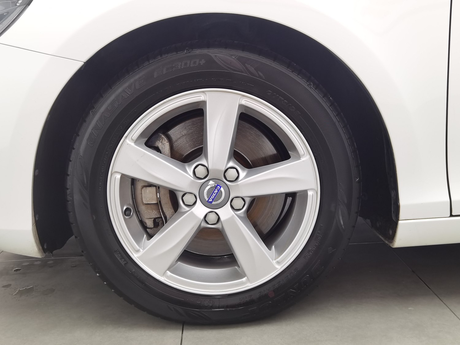 Used Volvo V40 2016 1.5 AT