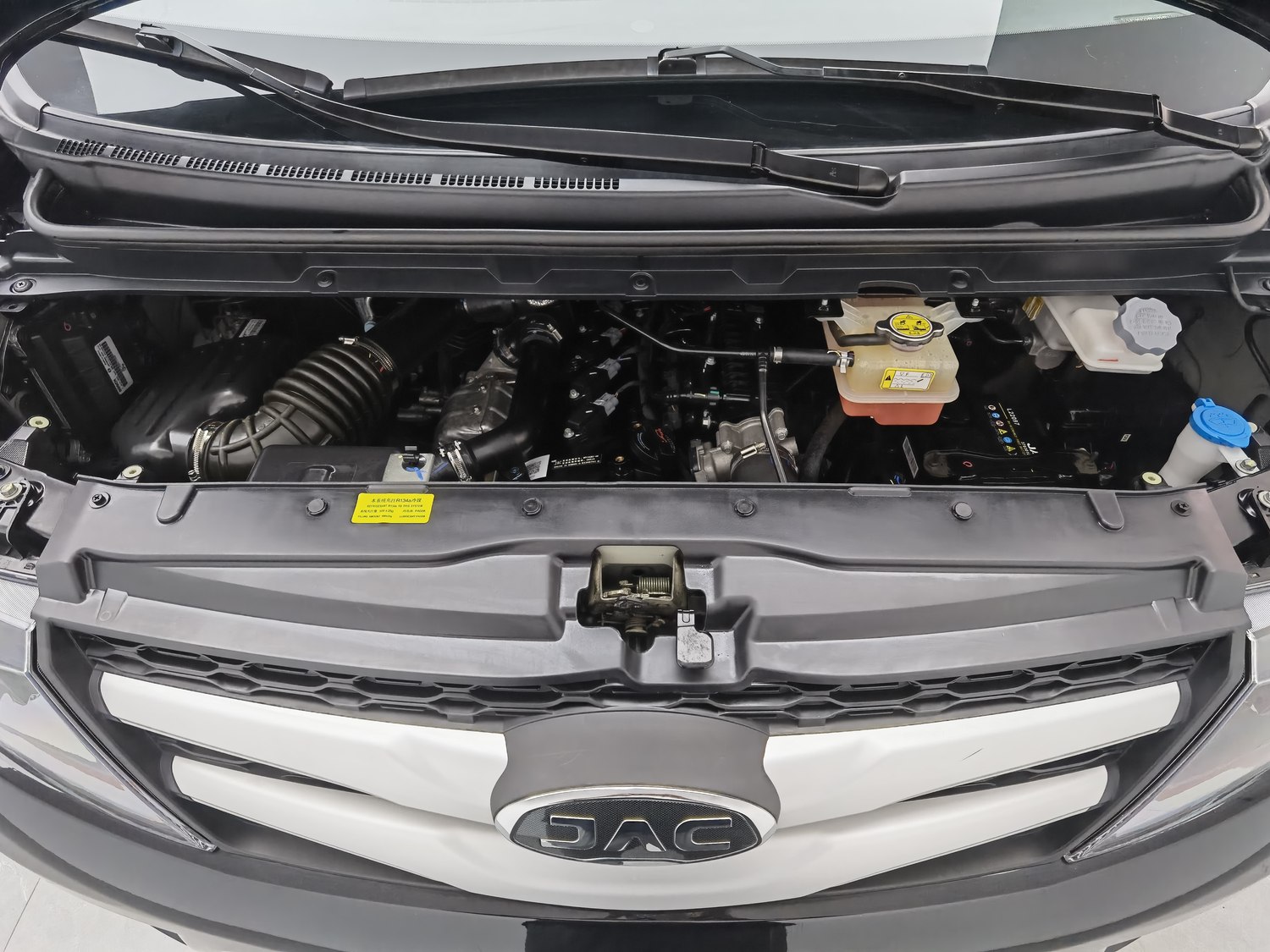 Used JAC Refine M3 2023 1.5 MT