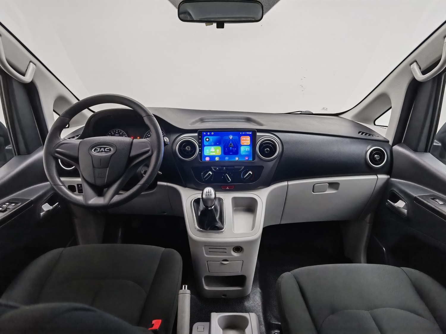 Used JAC Refine M3 2023 1.5 MT
