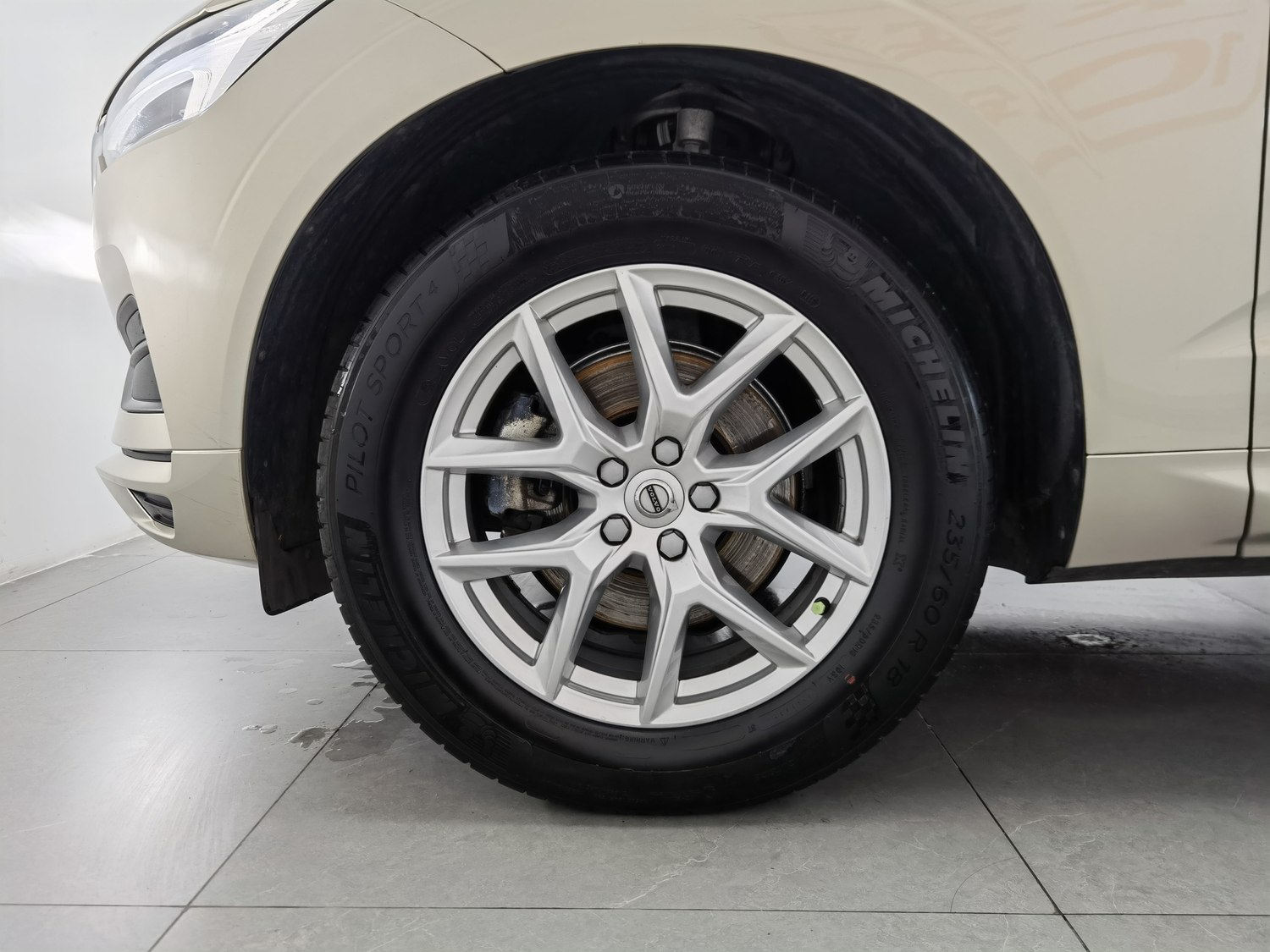 Used Volvo XC60 2019 2.0 AT