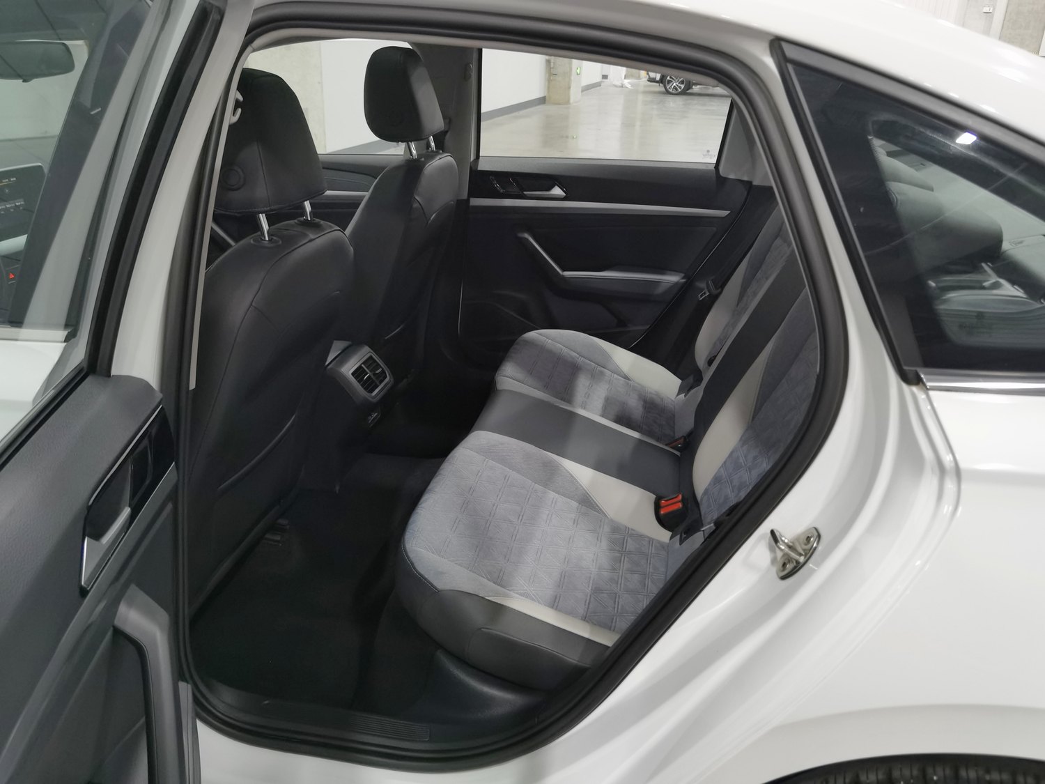 Used Volkswagen Lavida 2023 1.4 AT