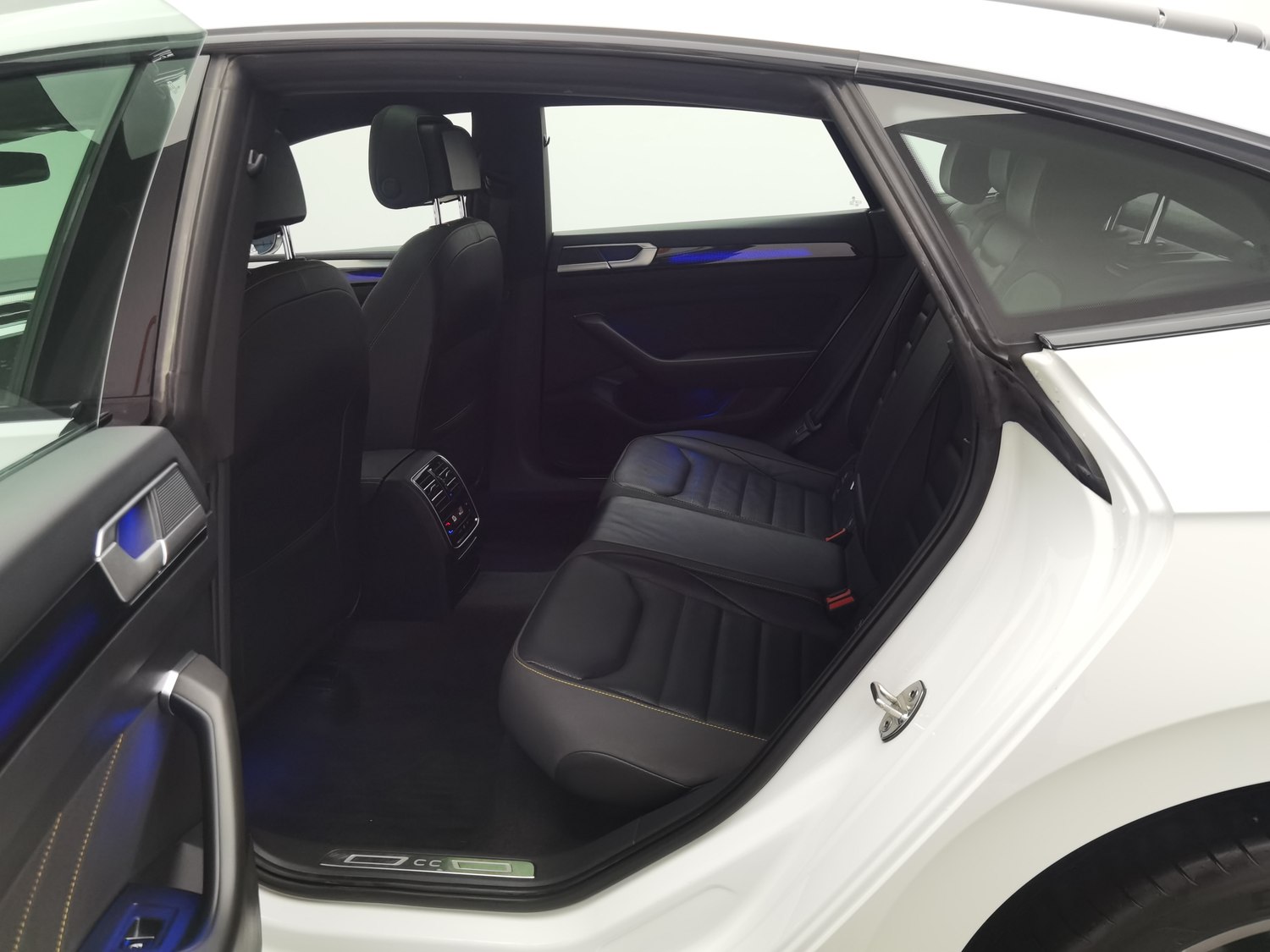 Used Volkswagen CC 2023 2.0 AT