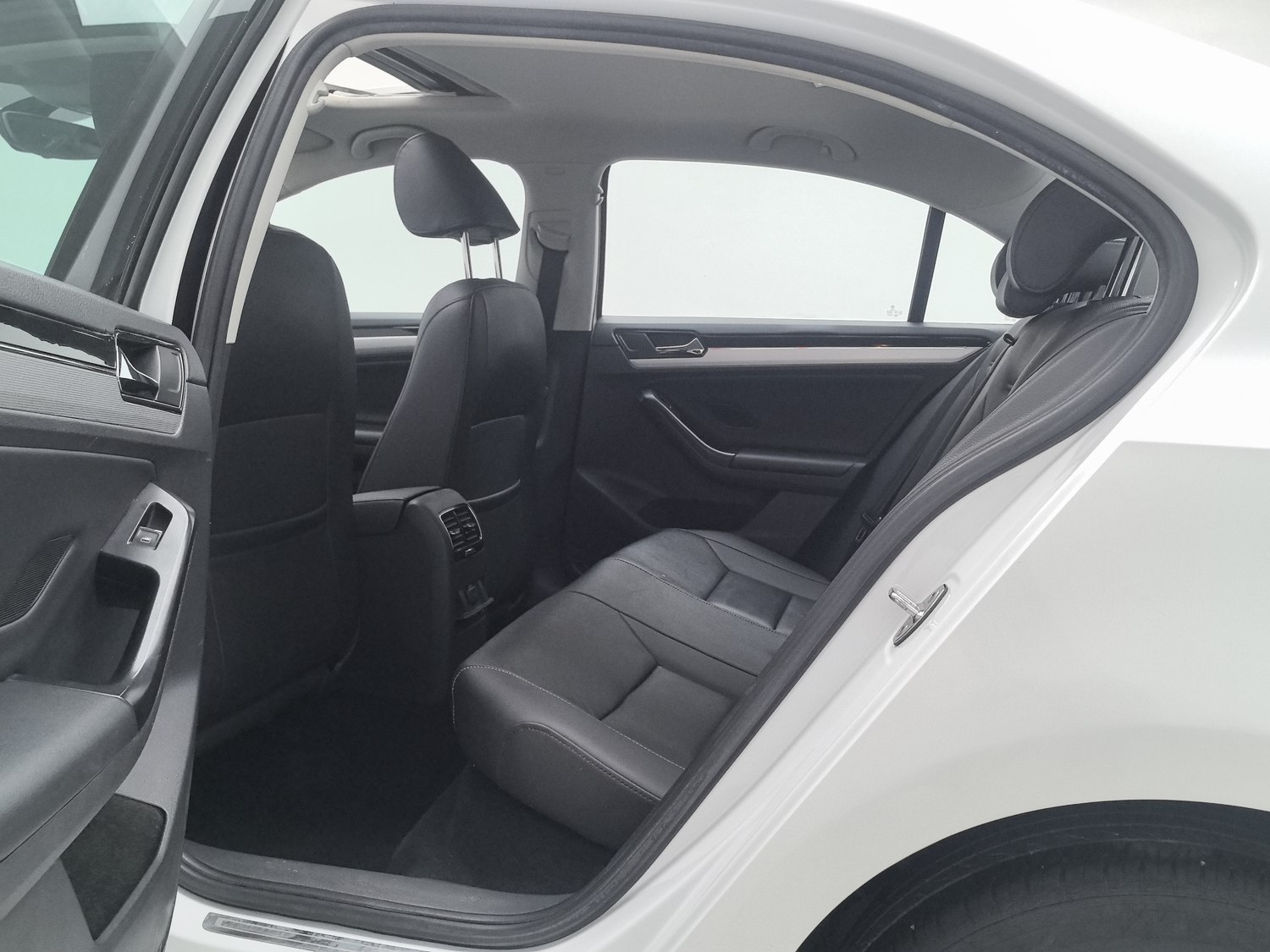 Used Volkswagen Sagitar 2018 1.6 AT