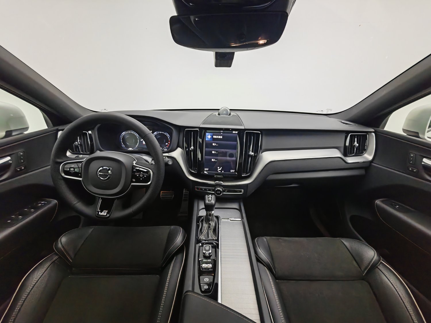 Used Volvo XC60 2019 2.0 AT